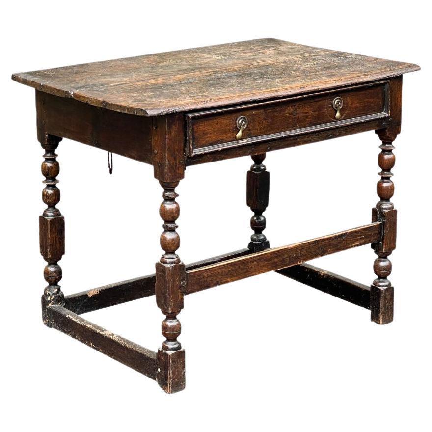 Ancienne table de taverne anglaise Jacobean Ca. 1700-1730 à restaurer en vente