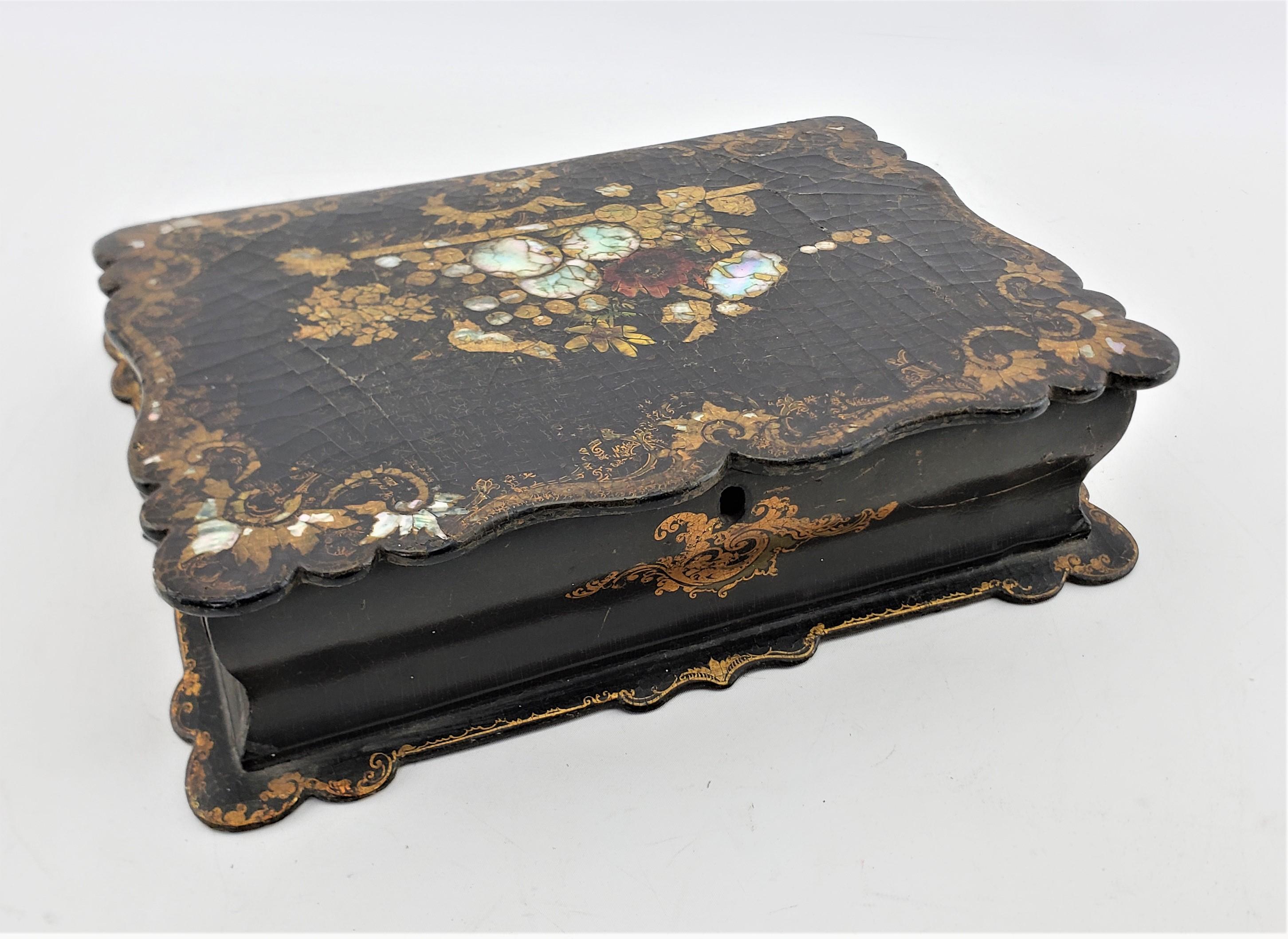 Antique English Jennens & Bettridge Paper Mache Ladies Writing Box or Lap Desk In Good Condition For Sale In Hamilton, Ontario