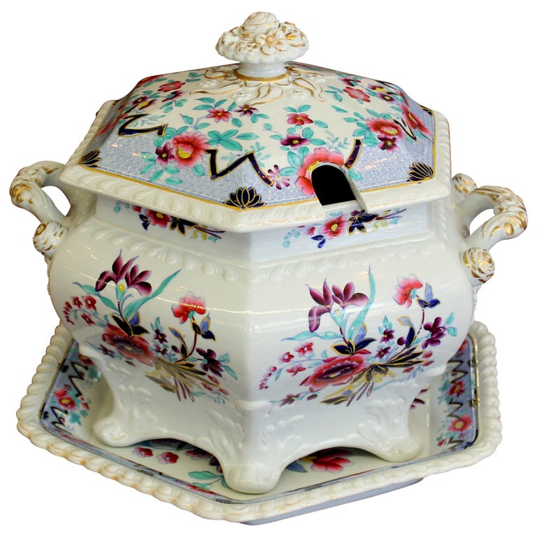 John and William Ridgway tureen and stand, 1815–25