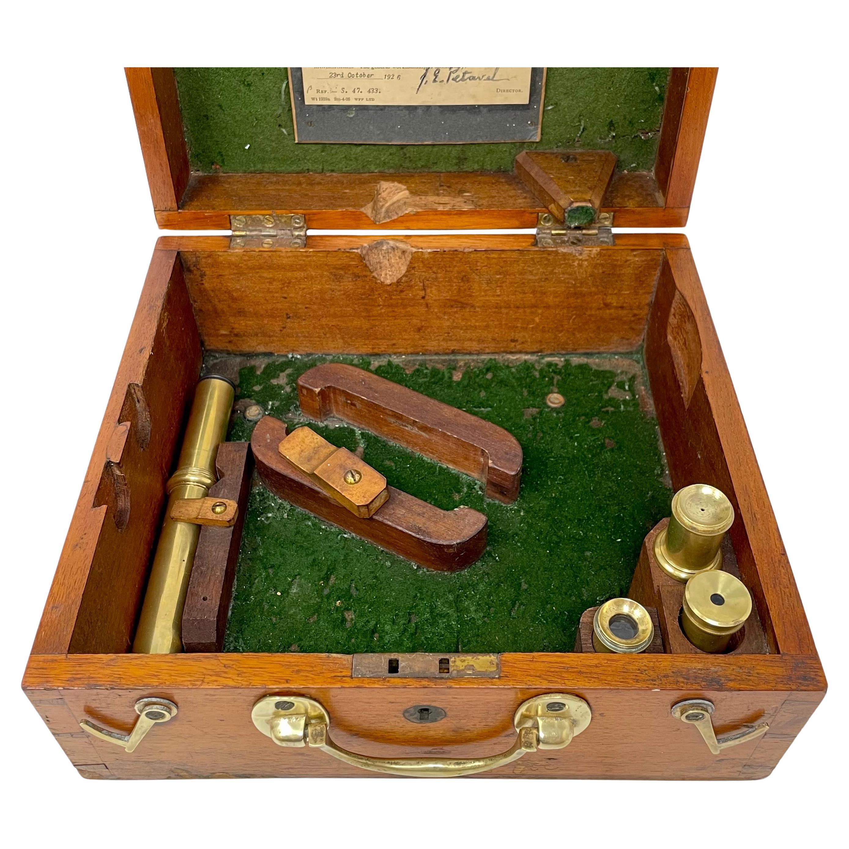Antico sestante inglese John Parks & Sons in ottone con custodia originale, anni '20 circa. 2