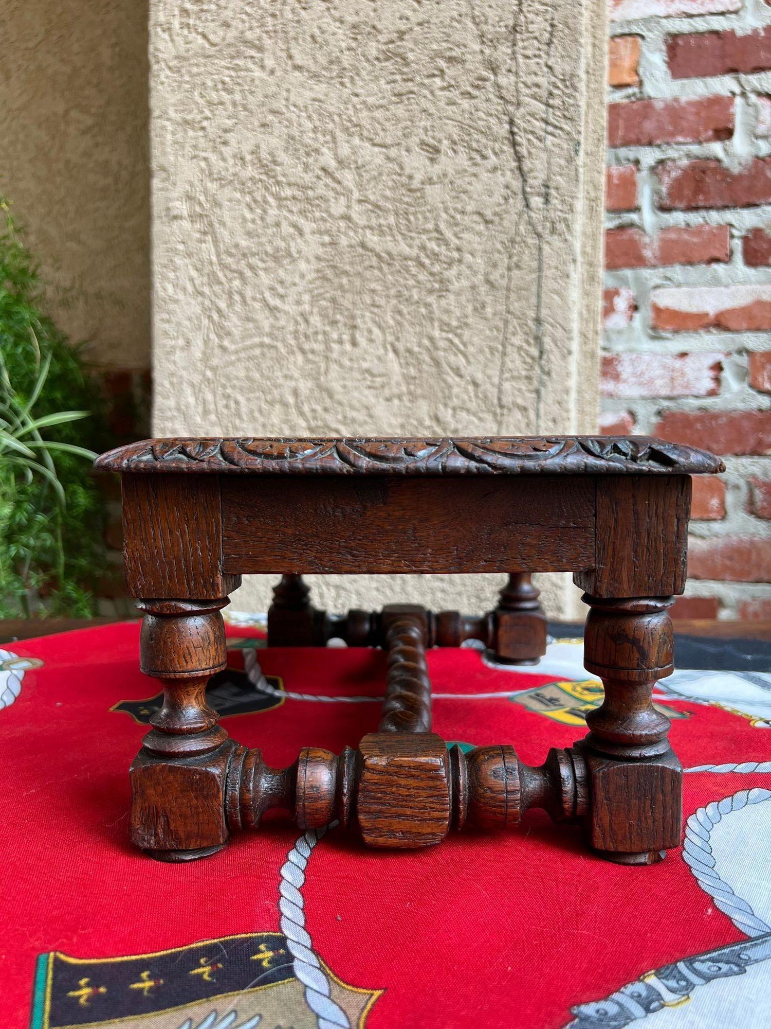 Antike englische Kettle Stand Fußhocker Barley Twist geschnitzt Eiche Display Hocker im Angebot 2