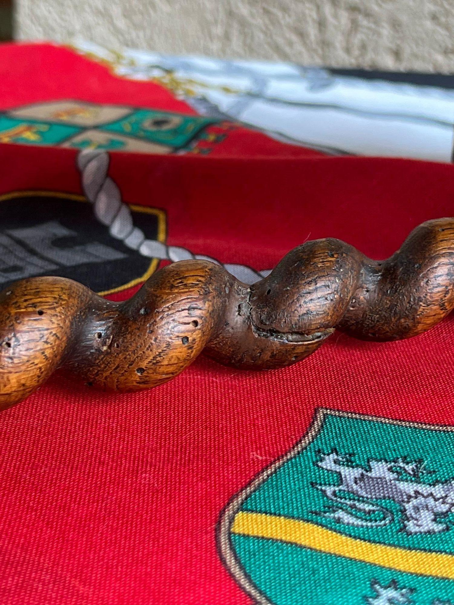 Antike englische Kettle Stand Fußhocker Barley Twist geschnitzt Eiche Display Hocker im Angebot 3