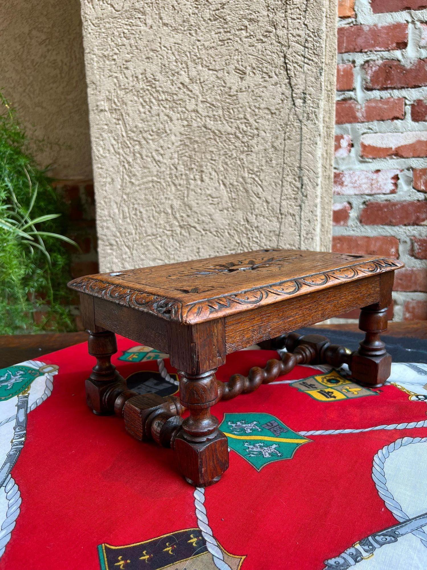 Antike englische Kettle Stand Fußhocker Barley Twist geschnitzt Eiche Display Hocker im Angebot 5