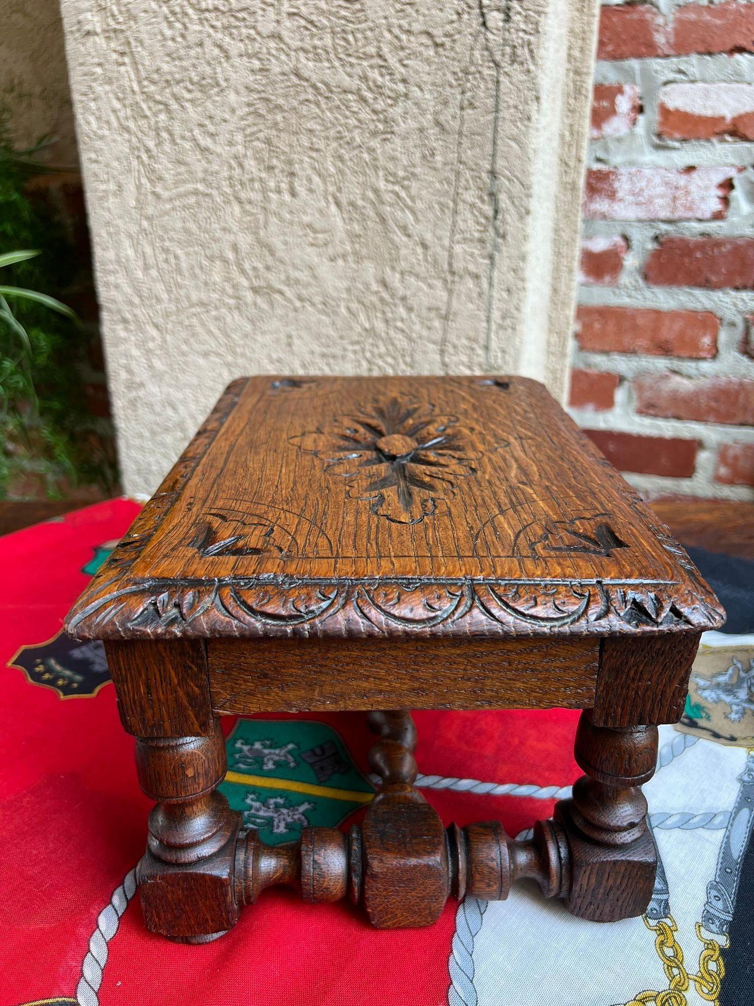 Antike englische Kettle Stand Fußhocker Barley Twist geschnitzt Eiche Display Hocker im Angebot 11