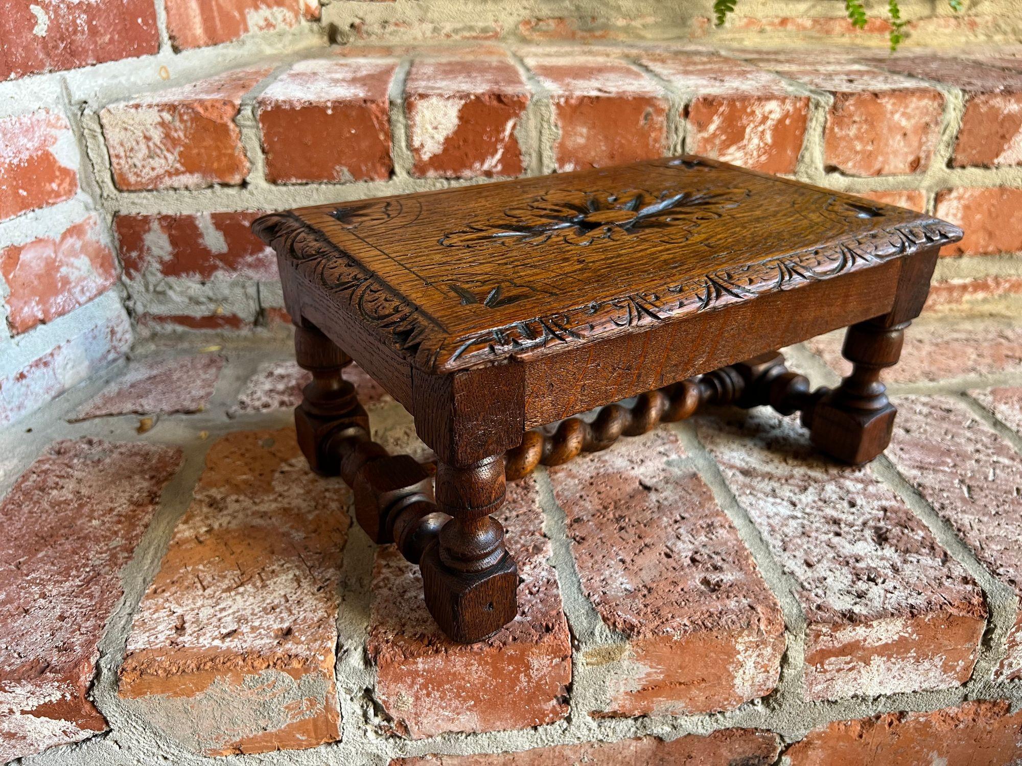 Antike englische Kettle Stand Fußhocker Barley Twist geschnitzt Eiche Display Hocker (Jakobinisch) im Angebot