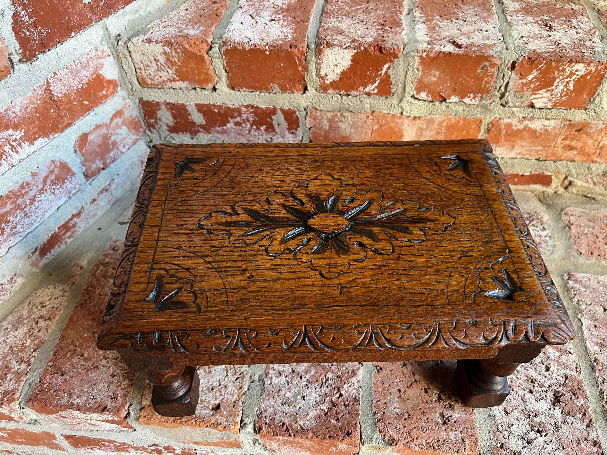 Antike englische Kettle Stand Fußhocker Barley Twist geschnitzt Eiche Display Hocker (Britisch) im Angebot