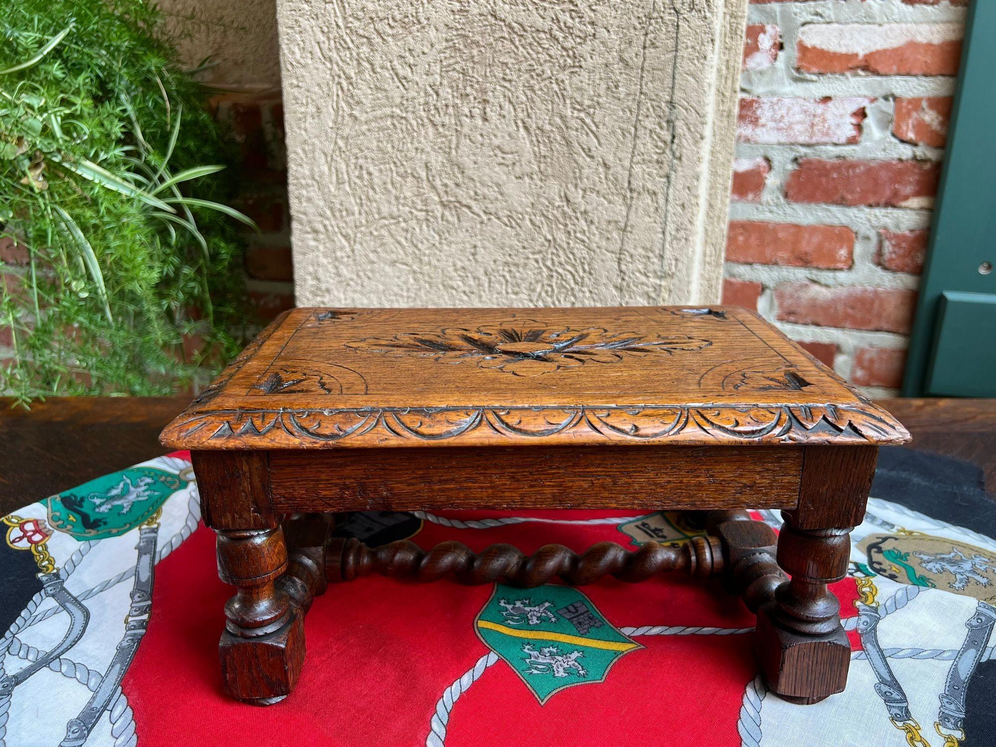 Antike englische Kettle Stand Fußhocker Barley Twist geschnitzt Eiche Display Hocker (Handgeschnitzt) im Angebot