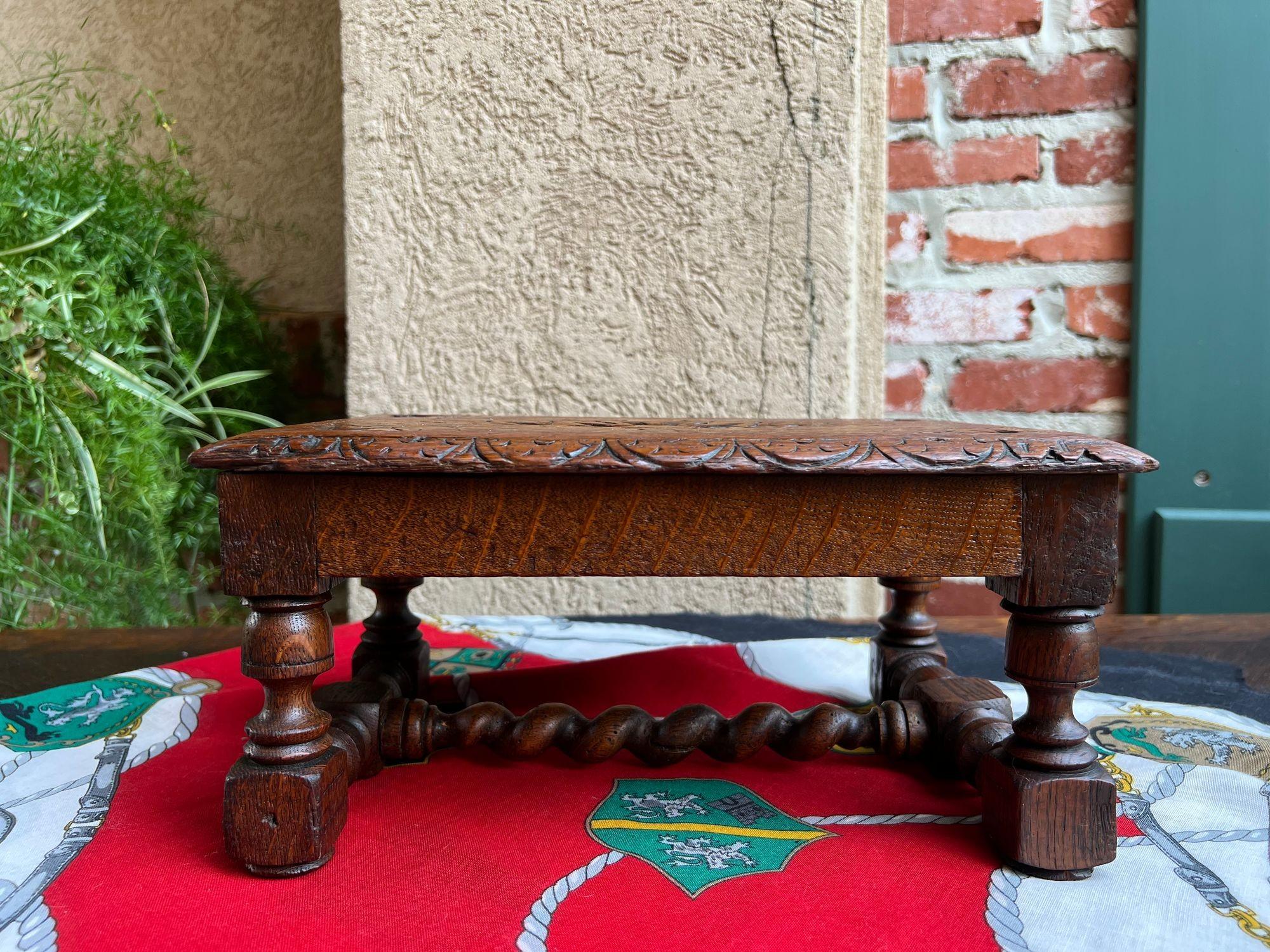 Antike englische Kettle Stand Fußhocker Barley Twist geschnitzt Eiche Display Hocker im Zustand „Gut“ im Angebot in Shreveport, LA