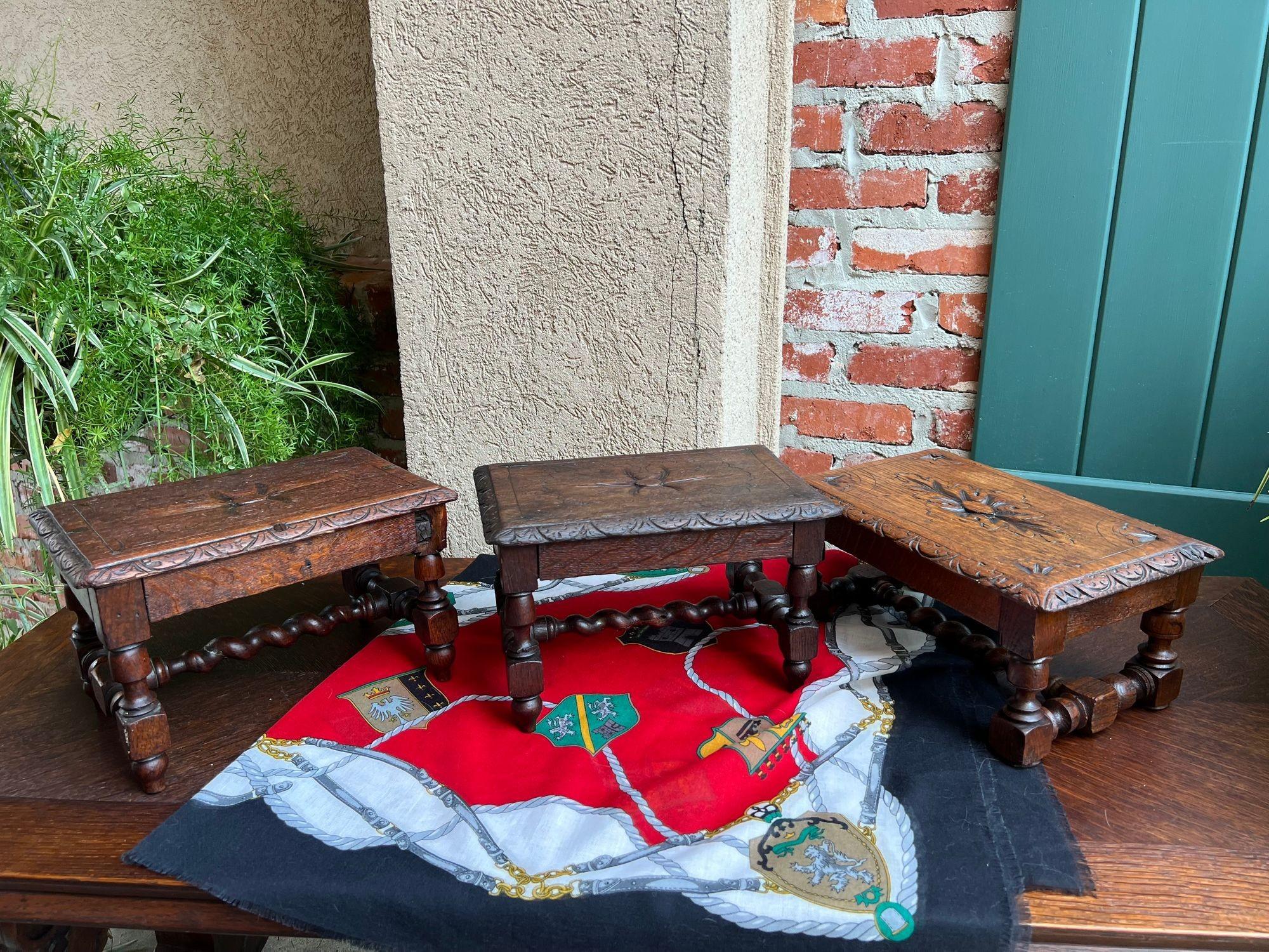 Antike englische Kettle Stand Fußhocker Barley Twist geschnitzt Eiche Display Hocker im Angebot 1