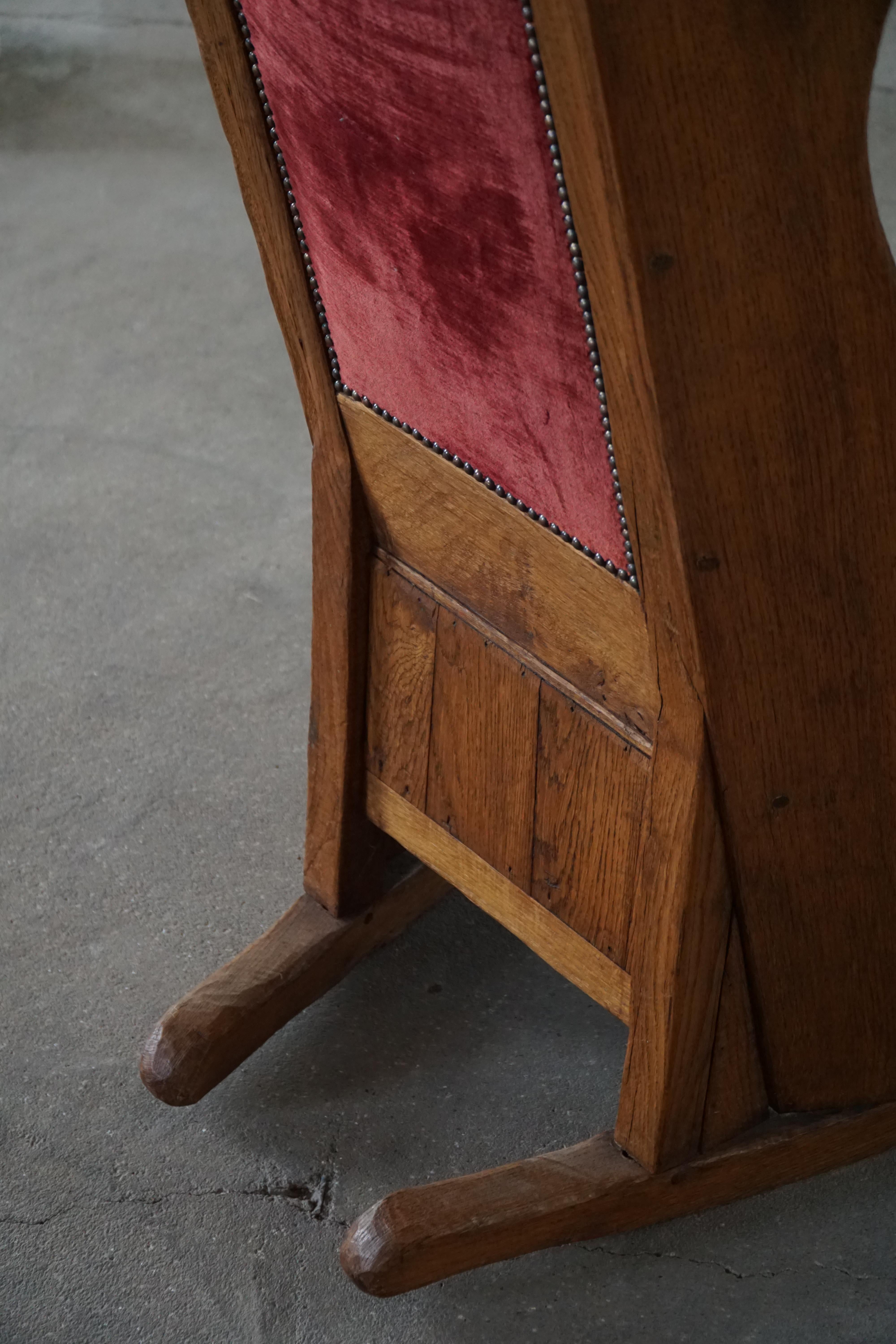Ancienne chaise à bascule en agneau anglais avec tapisserie en velours rouge, 19e siècle en vente 7