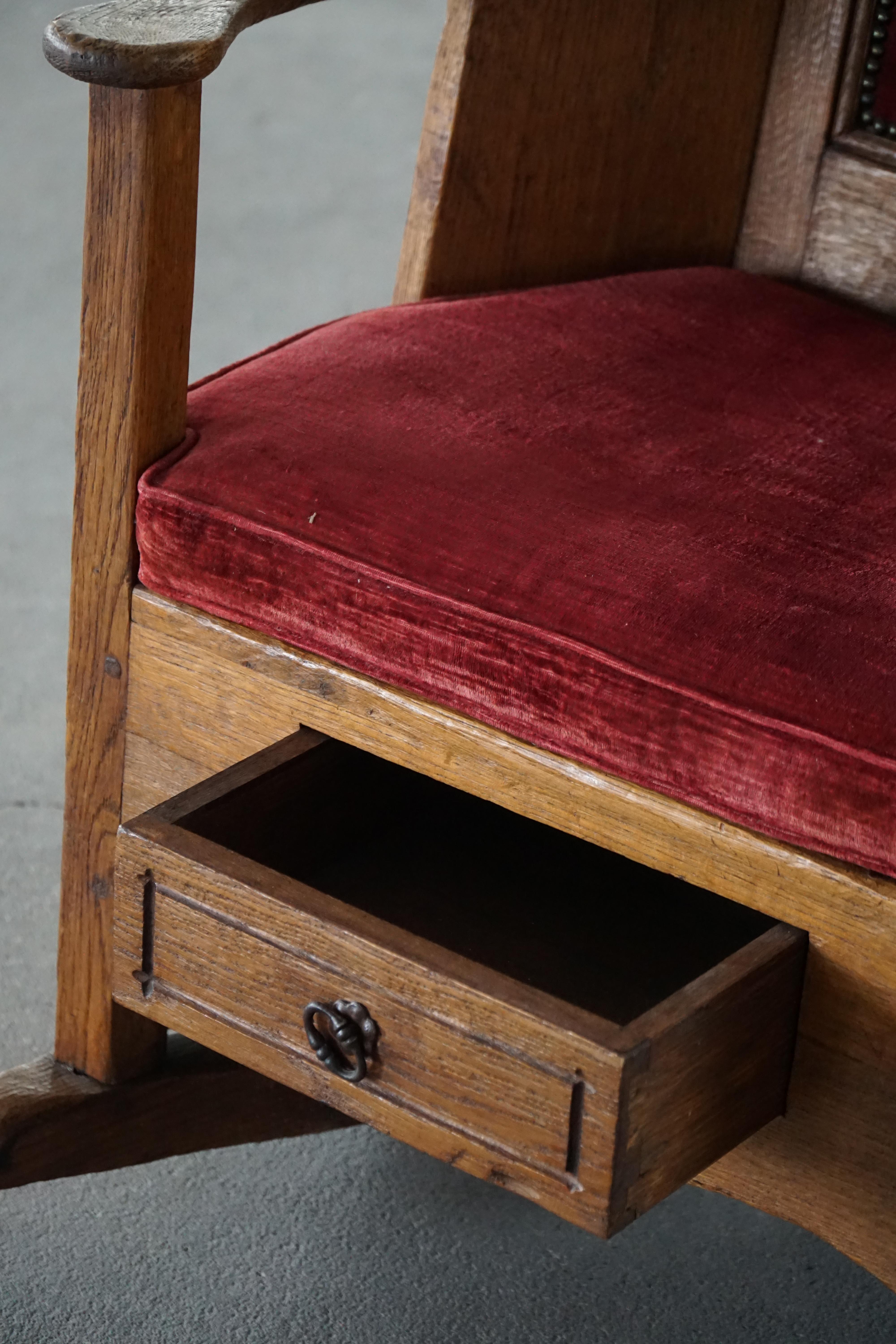 Ancienne chaise à bascule en agneau anglais avec tapisserie en velours rouge, 19e siècle Bon état - En vente à Odense, DK