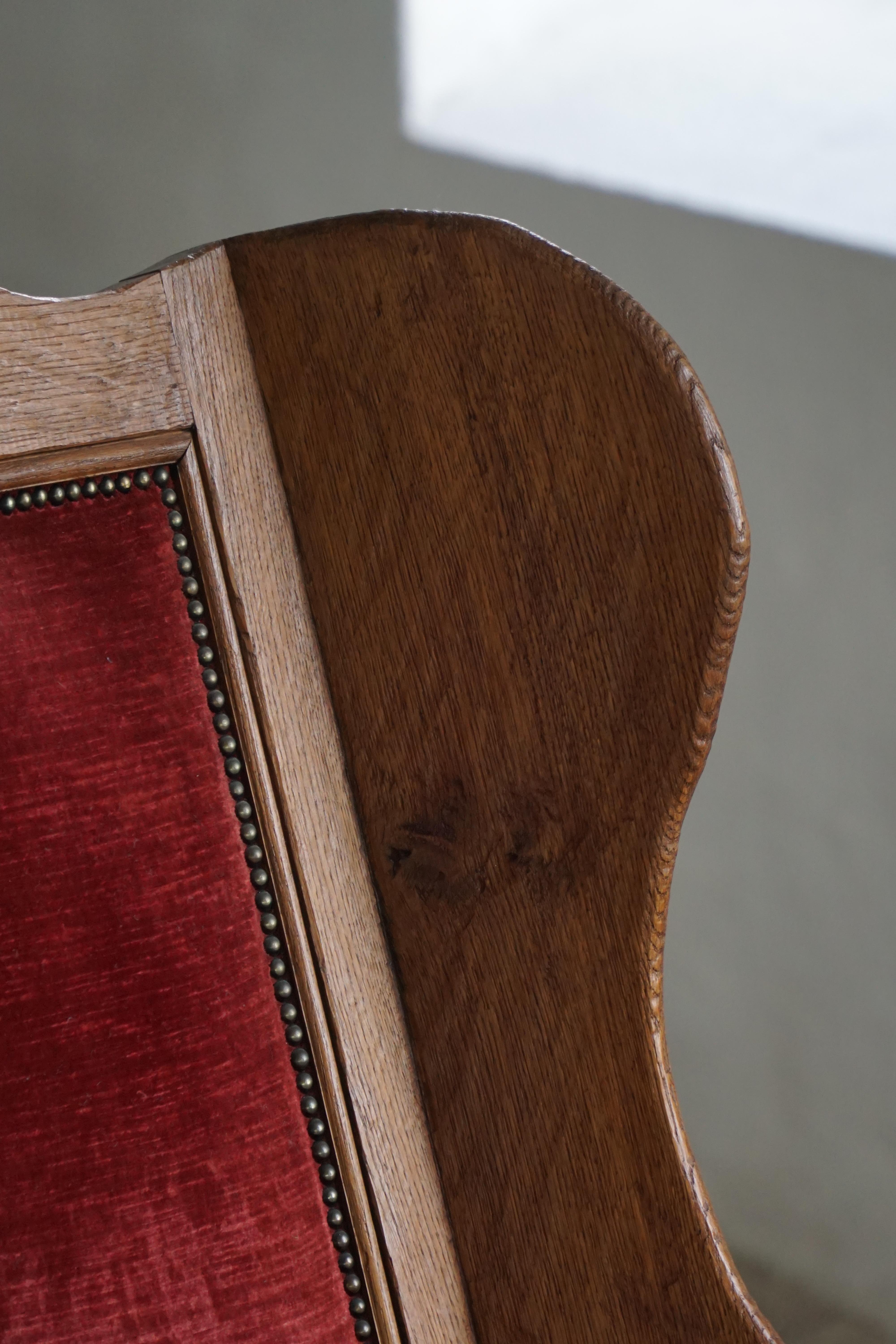 Ancienne chaise à bascule en agneau anglais avec tapisserie en velours rouge, 19e siècle en vente 1