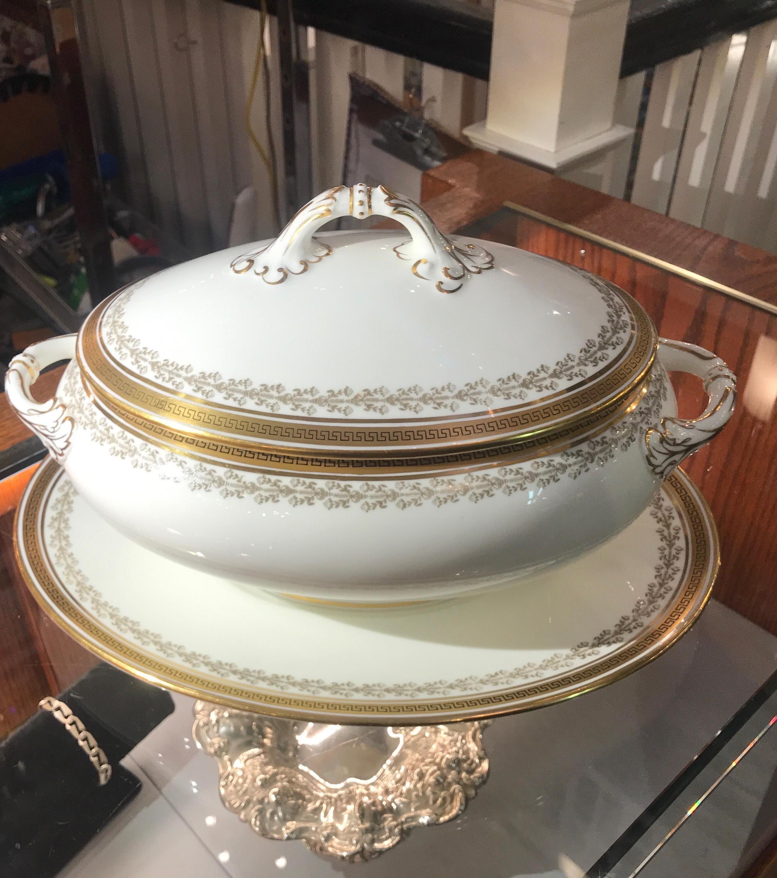 Porcelain Antique English Large Soup Tureen with Under Plate, circa 1910