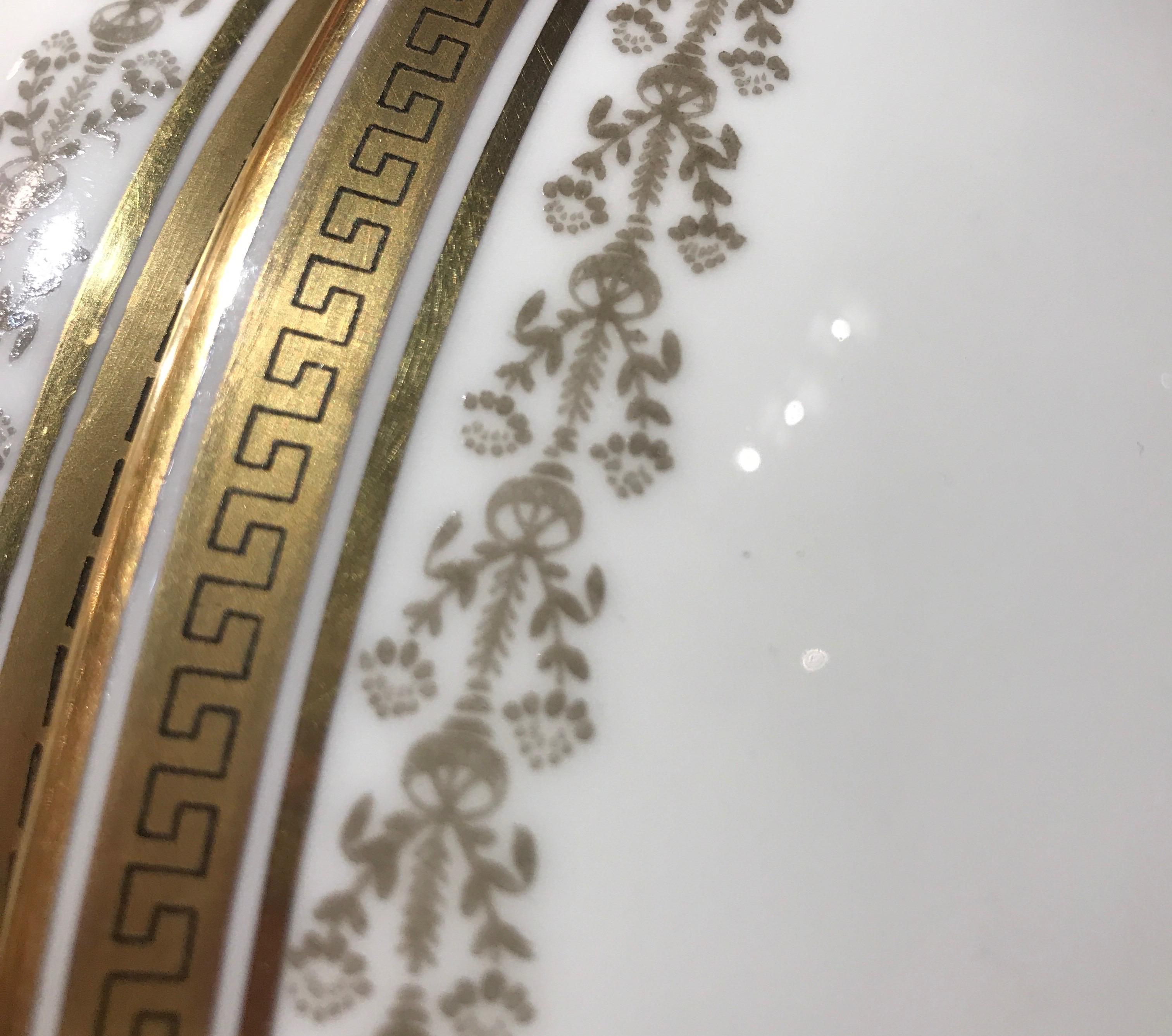 Début du 20ème siècle Soupière anglaise ancienne avec dessous d'assiette, vers 1910