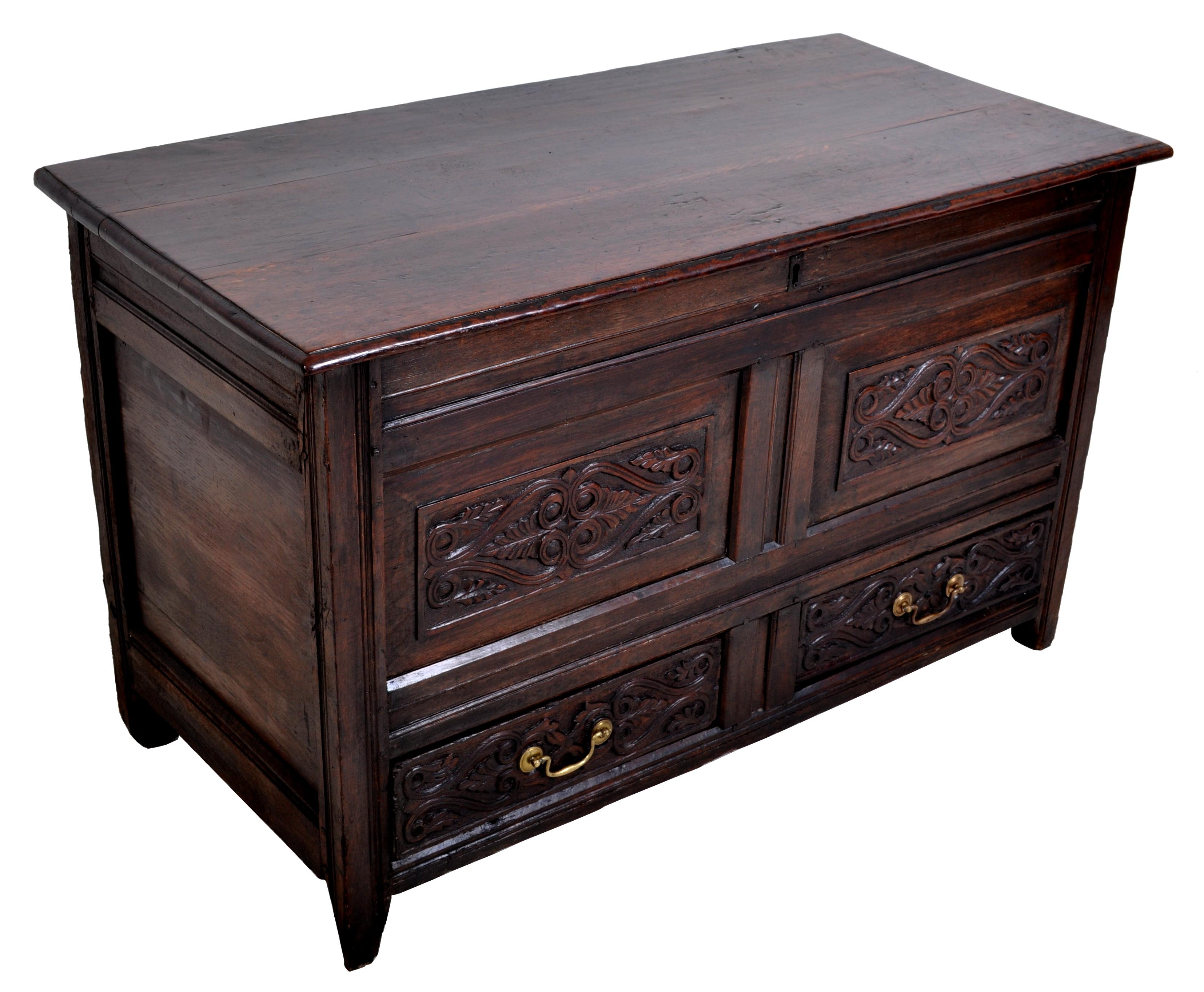 Hand-Carved Antique English Late 17th Century Carved Oak Mule Chest / Coffer, circa 1680