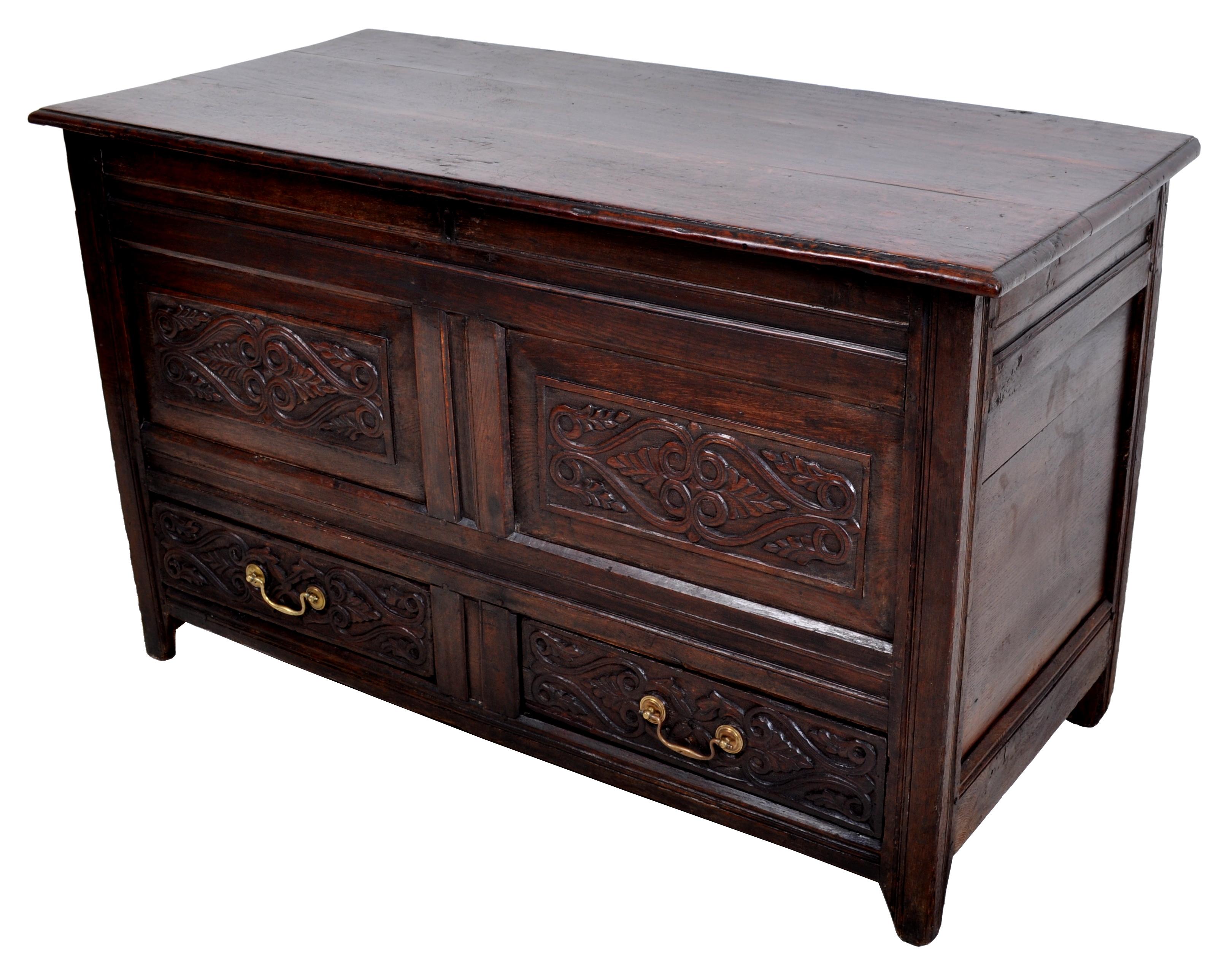 Antique English Late 17th Century Carved Oak Mule Chest / Coffer, circa 1680 In Good Condition In Portland, OR