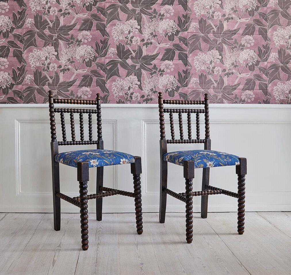 England, late 19th century

A pair of Bobbin chairs in dark oak with new upholstery.

English Bobbin furniture is characterized by it's legs and other parts, which was lathe-turned to ornamental shapes. Bobbin turning was a type of ornament