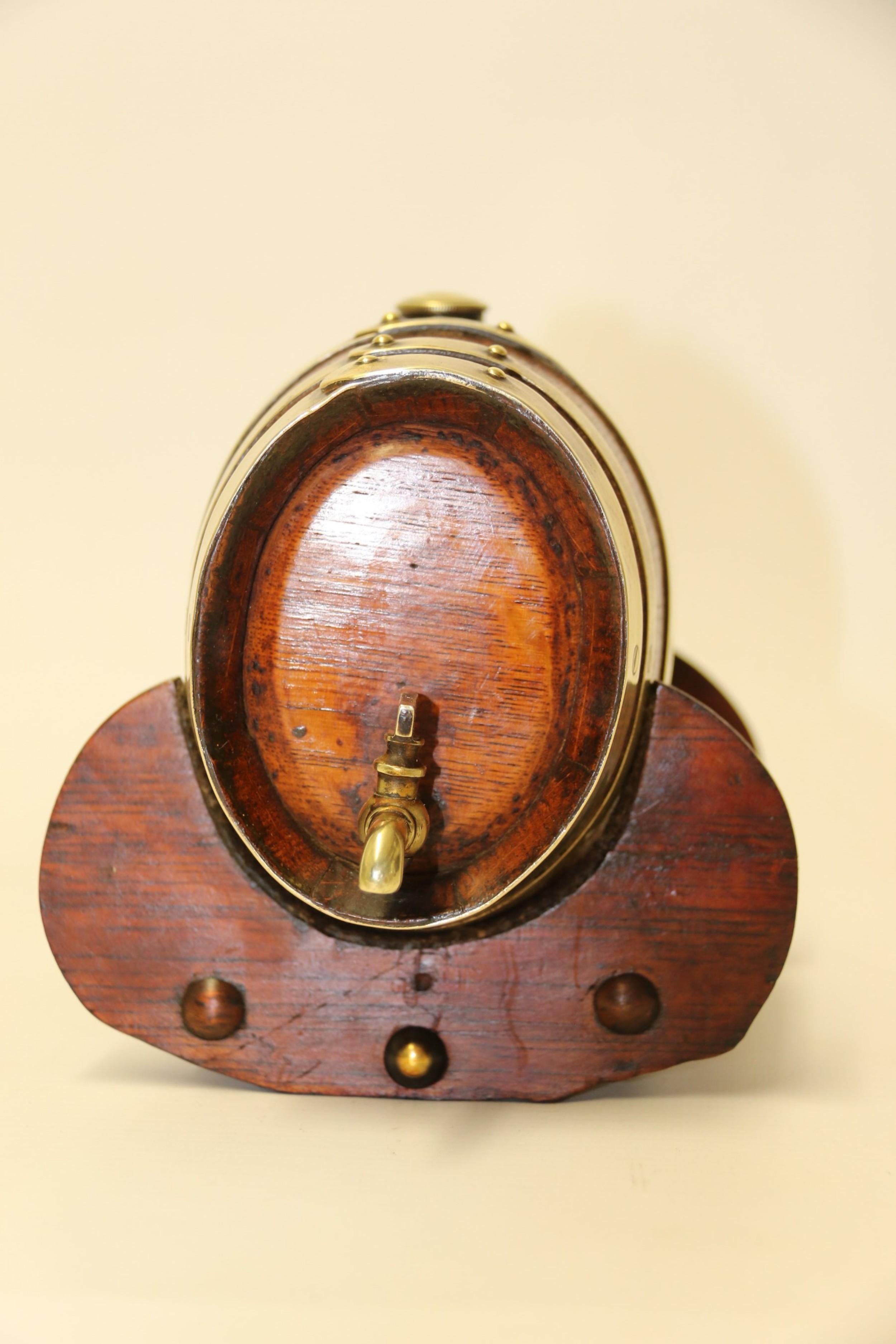 Antique English Late Victorian Period Oak and Brass Bound Brandy/Spirit Cask For Sale 4