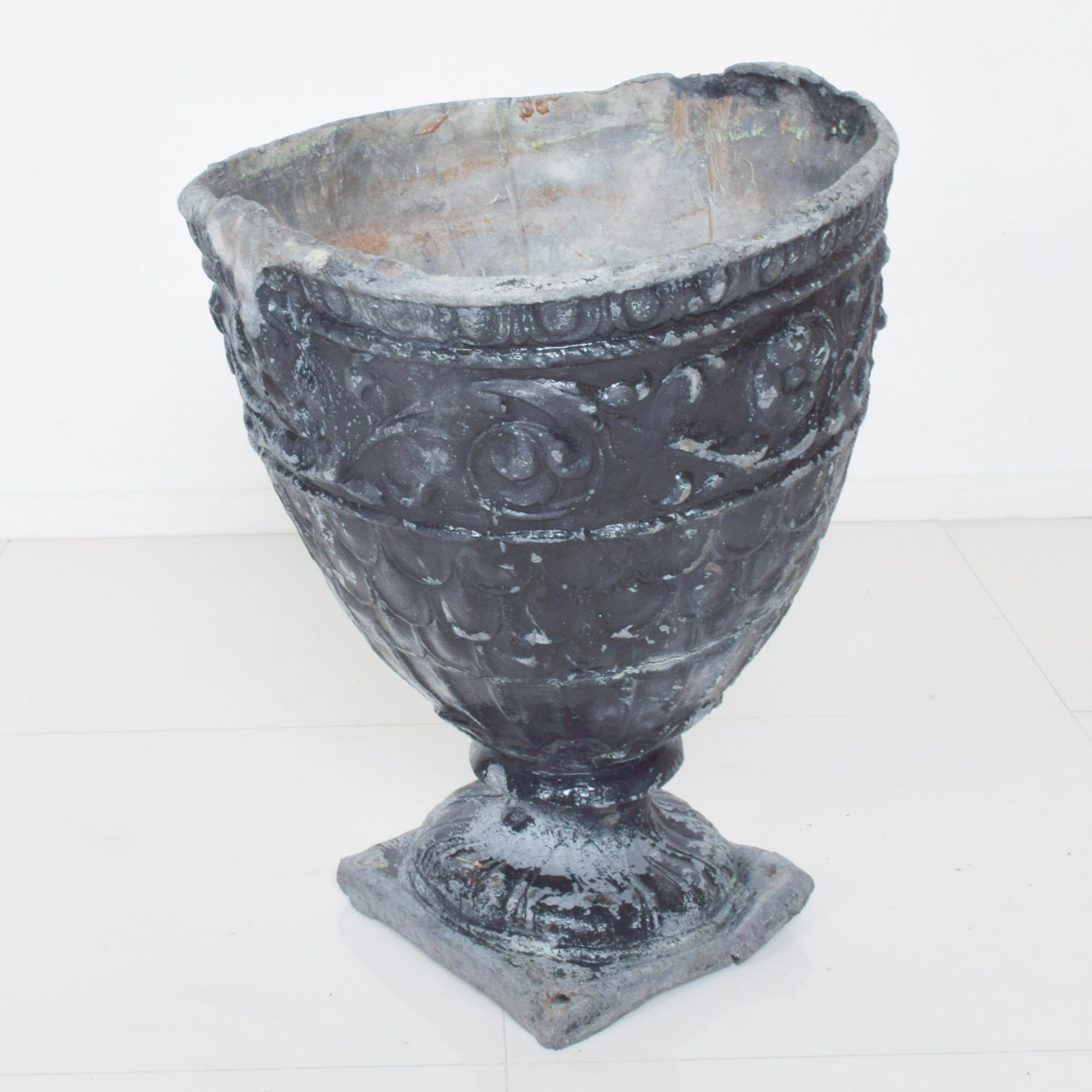 Antique English lead planter urn vase features decorative floral scroll
A magnificent jardinière garden pot entryway statement.
Stamped Made in England. Extremely heavy over 200 lbs. Limited information available.
Dimensions: 27 1/2