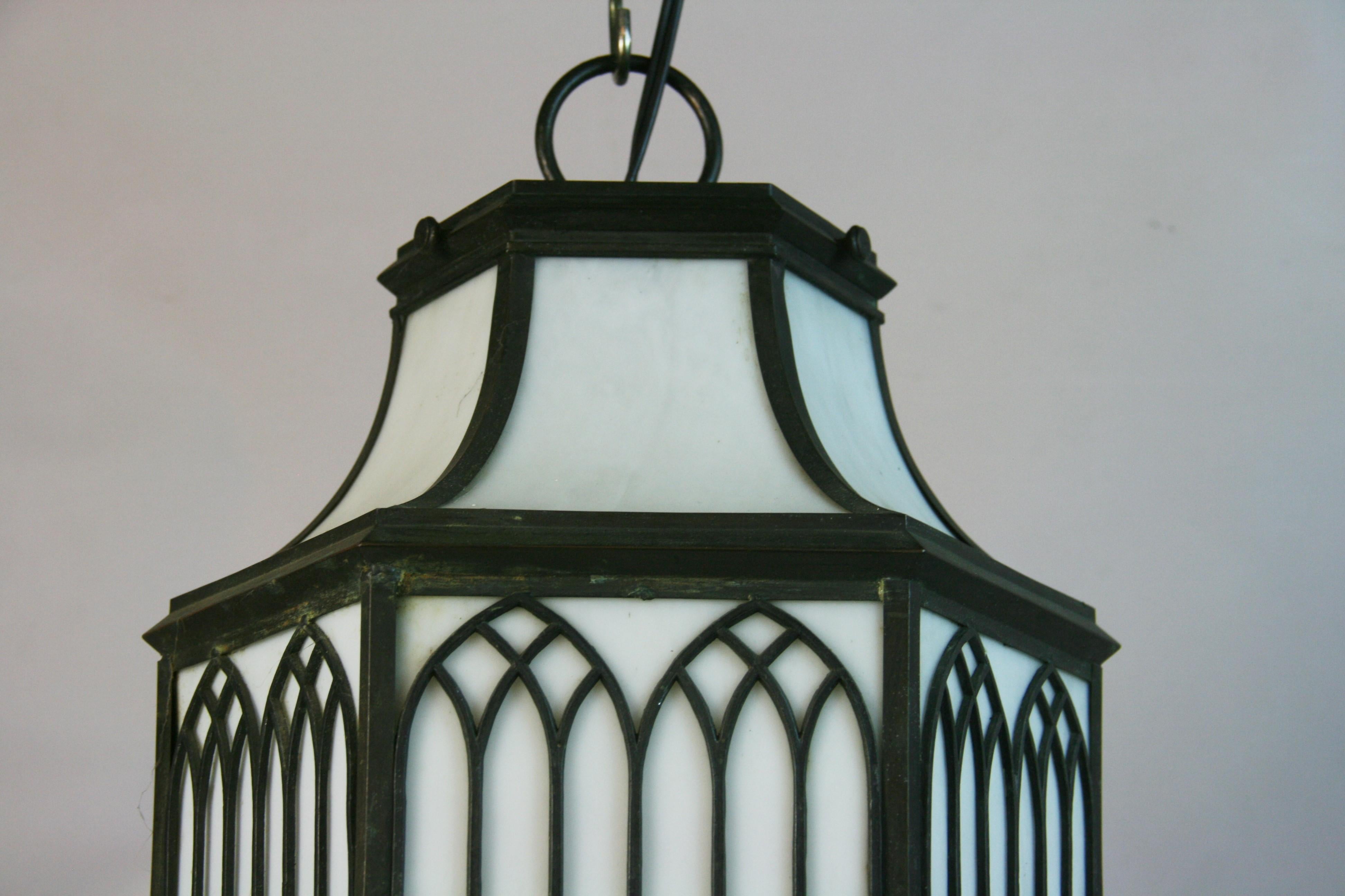 Plomada inglesa antigua  Colgante de cristal curvado sobredimensionado siglo XX en venta