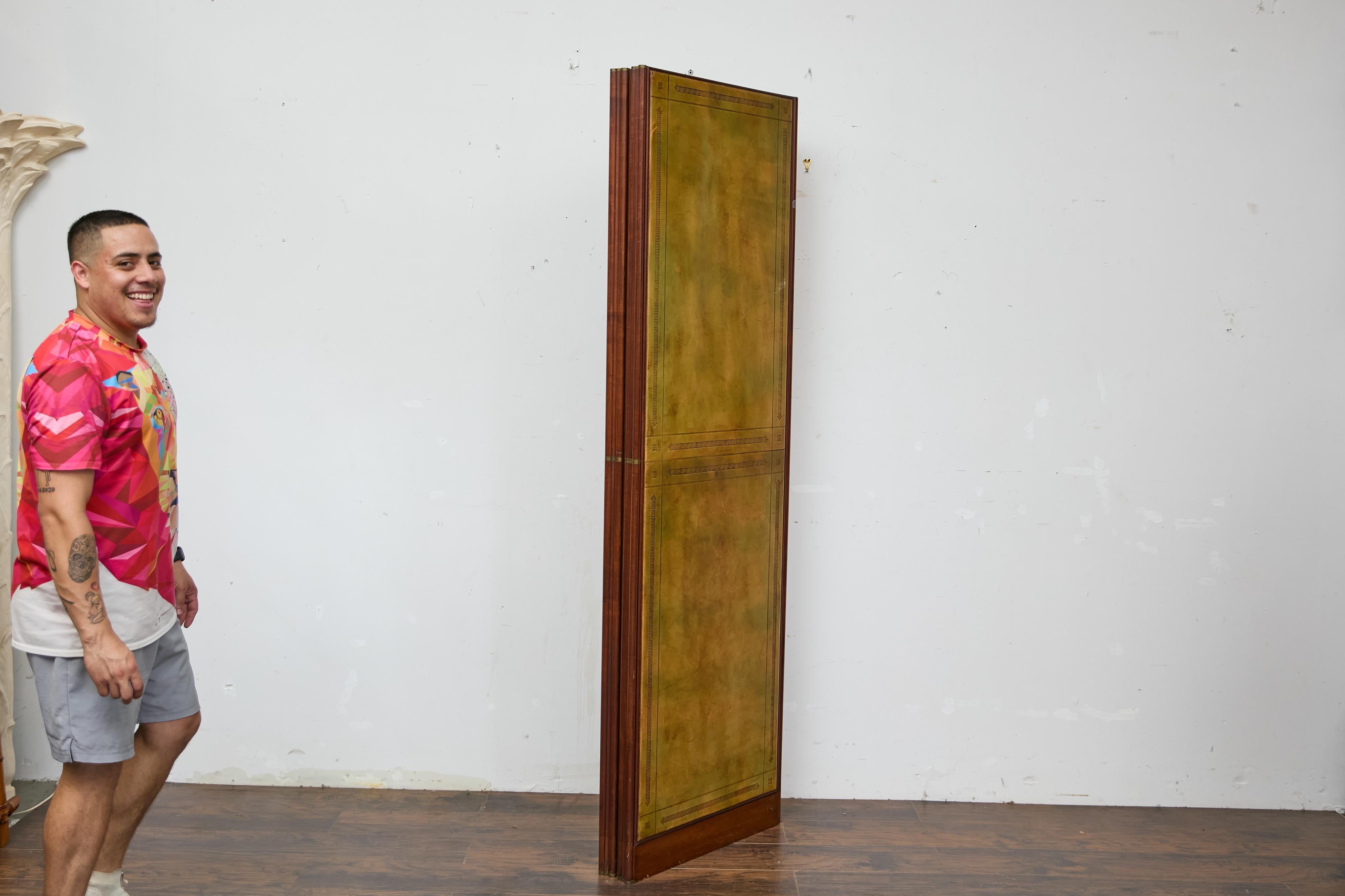 Antique English Leather Four-Panel Room Divider, Early 1900s Decorative Screen For Sale 11