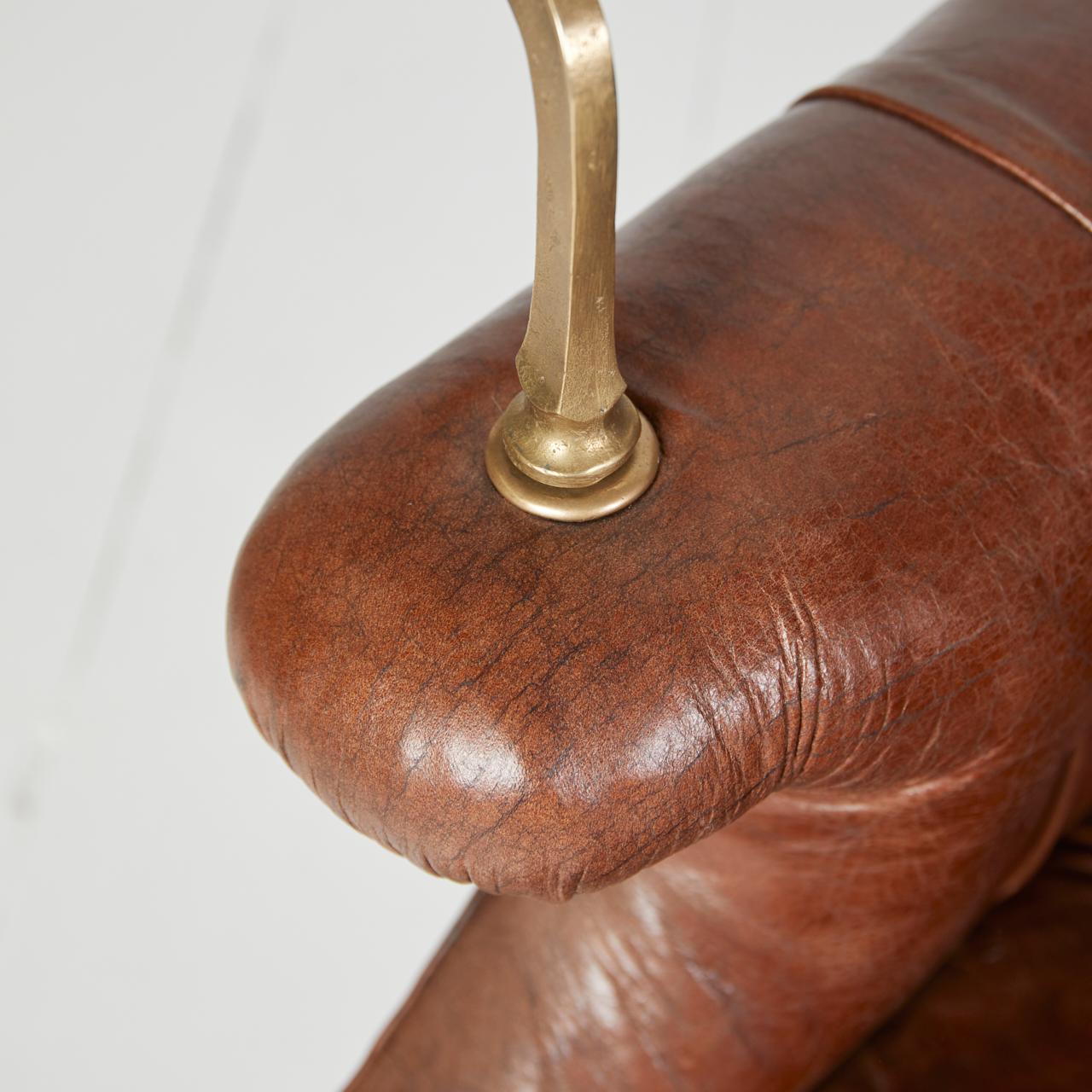 Antiker englischer Bibliothekssessel aus Leder im Angebot 5