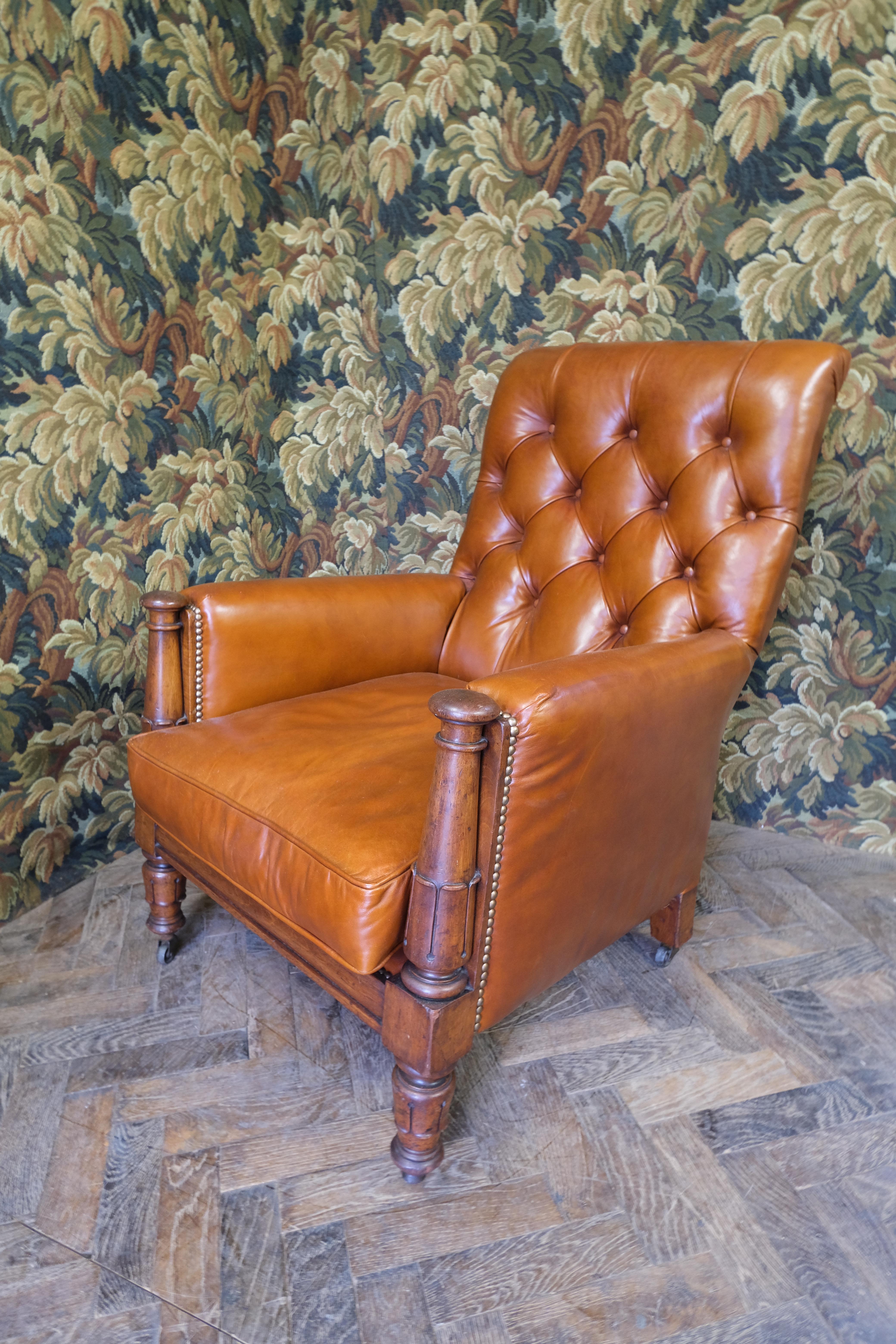 Hutton-Clarke Antiques proudly presents a gem from the early 19th century: our William IV/Early Regency Mahogany English Library Chair. Reupholstered in luxurious chestnut brown leather, this chair epitomizes the fusion of durability with timeless