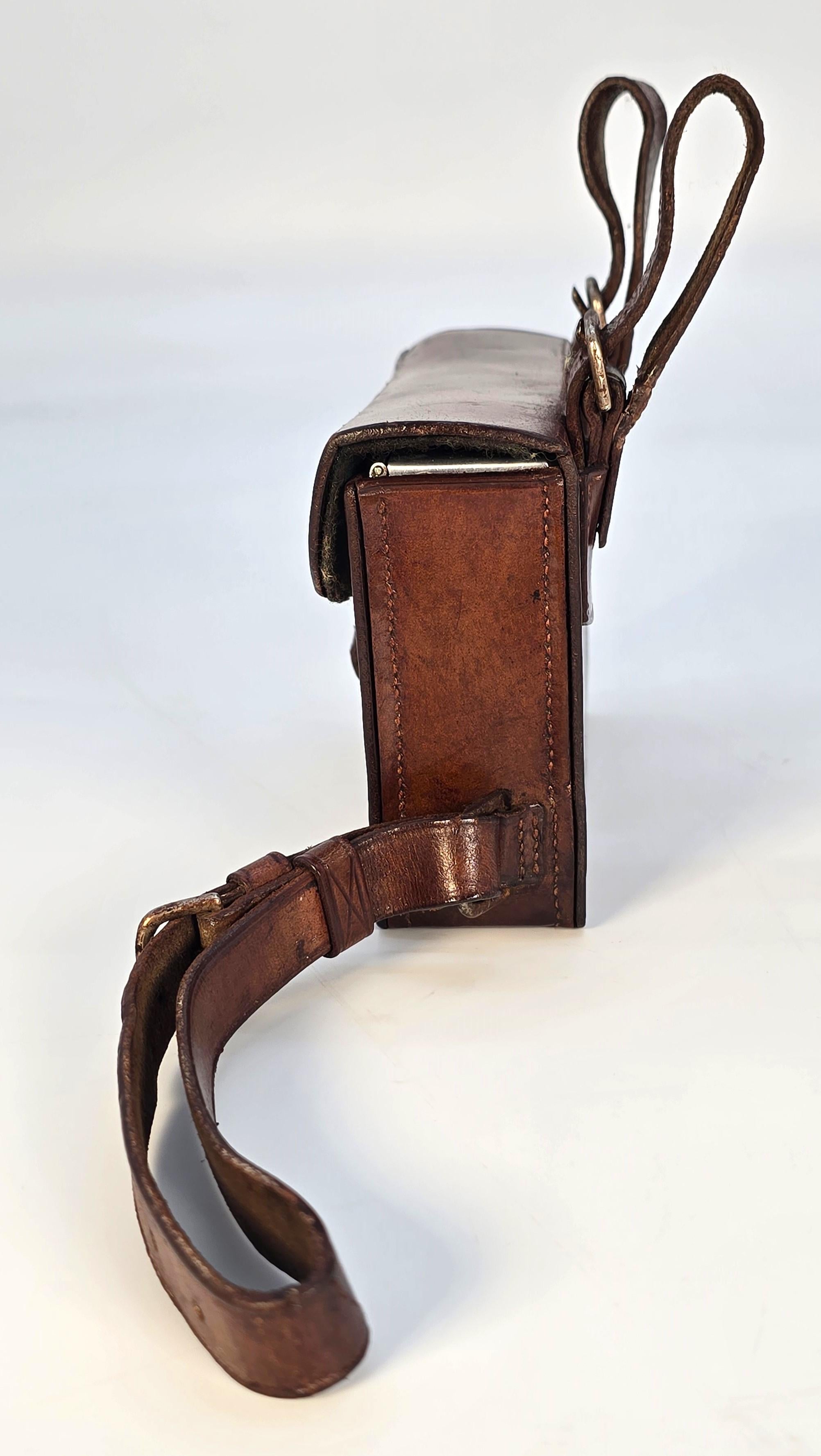 Fatto a mano Antica valigetta da sella in pelle inglese del 1900 circa in vendita