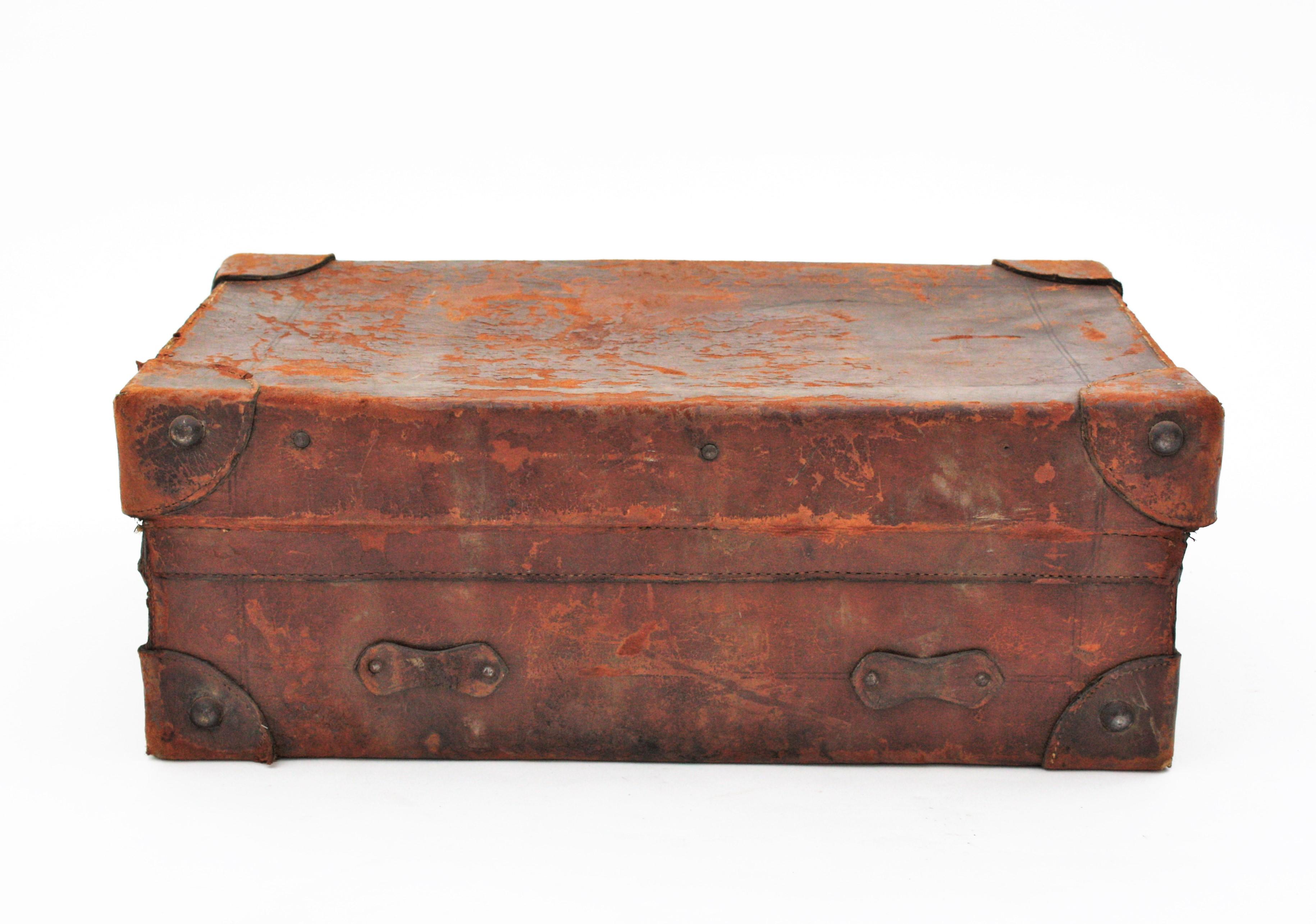 20th Century Antique English Leather Suitcase For Sale