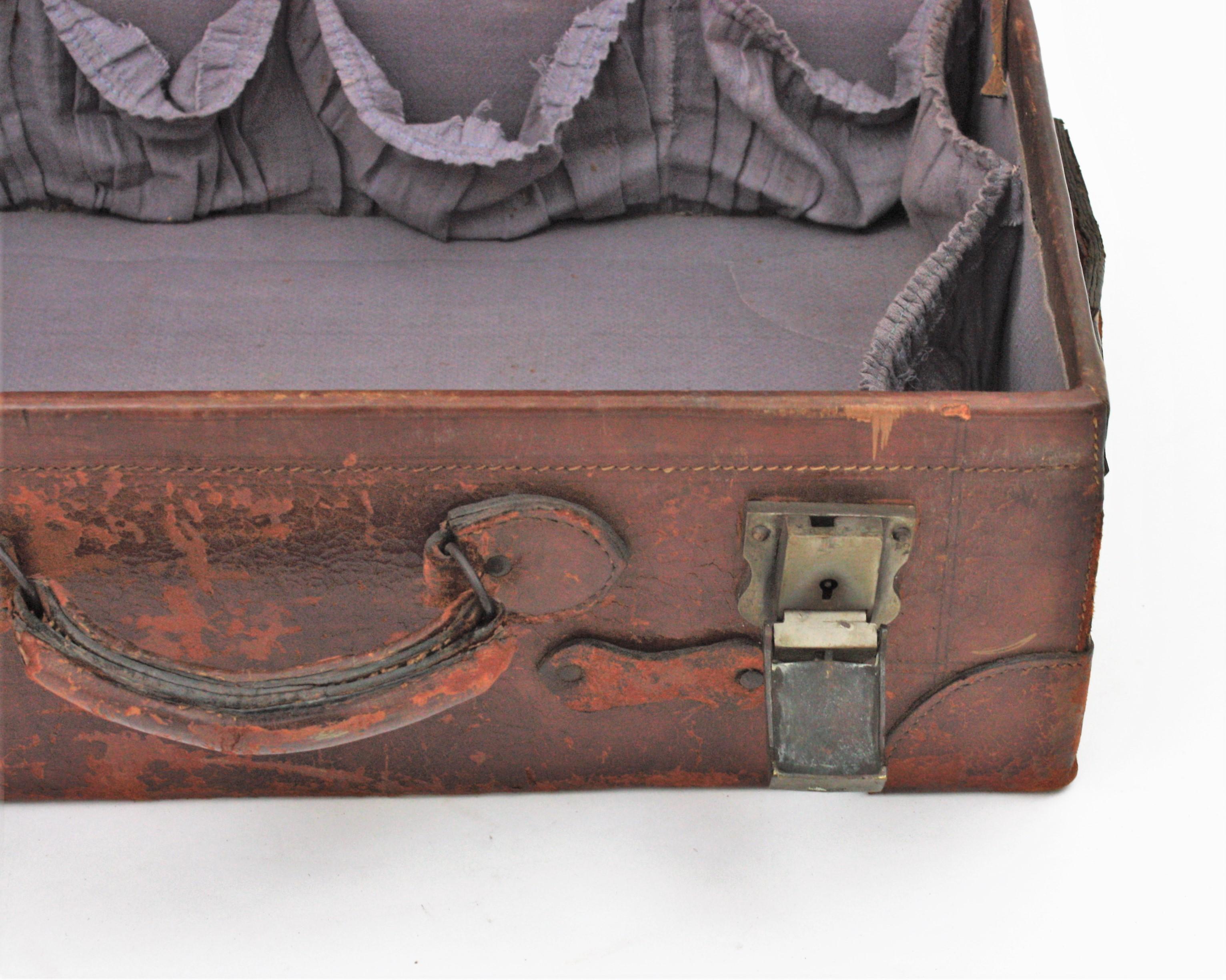 Antique English Leather Suitcase For Sale 1