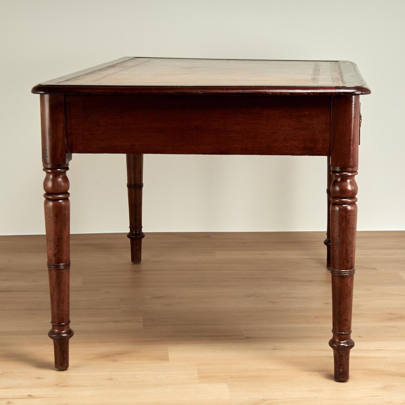 Antique English Leather Top Desk or Writing Table in vendita 5