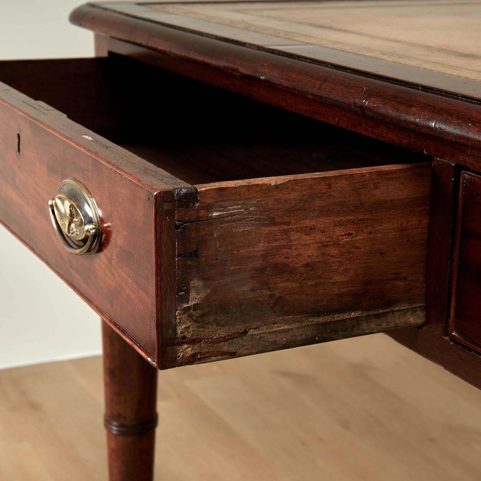 XIX secolo Antique English Leather Top Desk or Writing Table in vendita