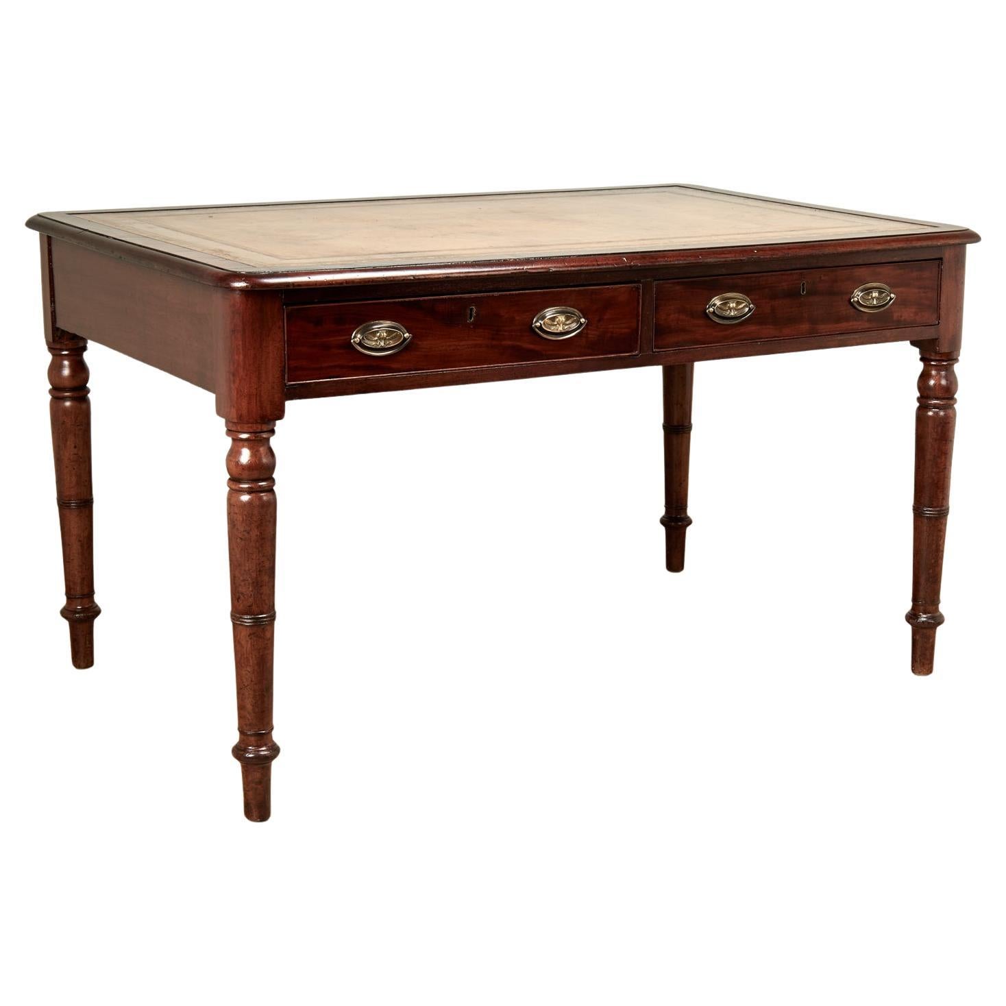 Antique English Leather Top Desk or Writing Table in vendita