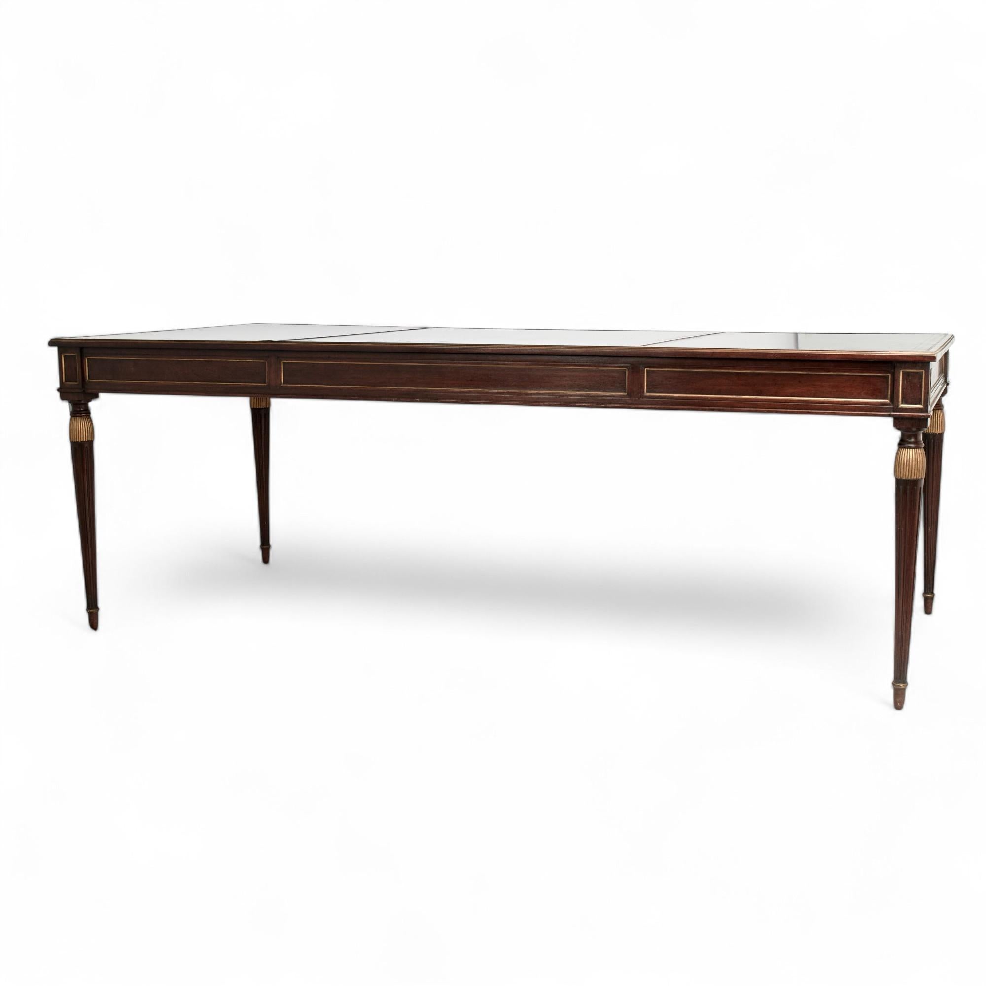 Ancien bureau ou table de bibliothèque anglais à dessus en cuir de style Regency en vente 4