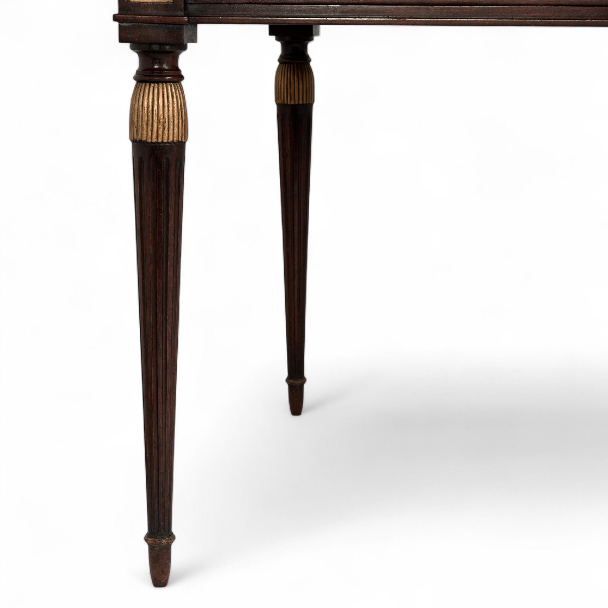 Ancien bureau ou table de bibliothèque anglais à dessus en cuir de style Regency en vente 2