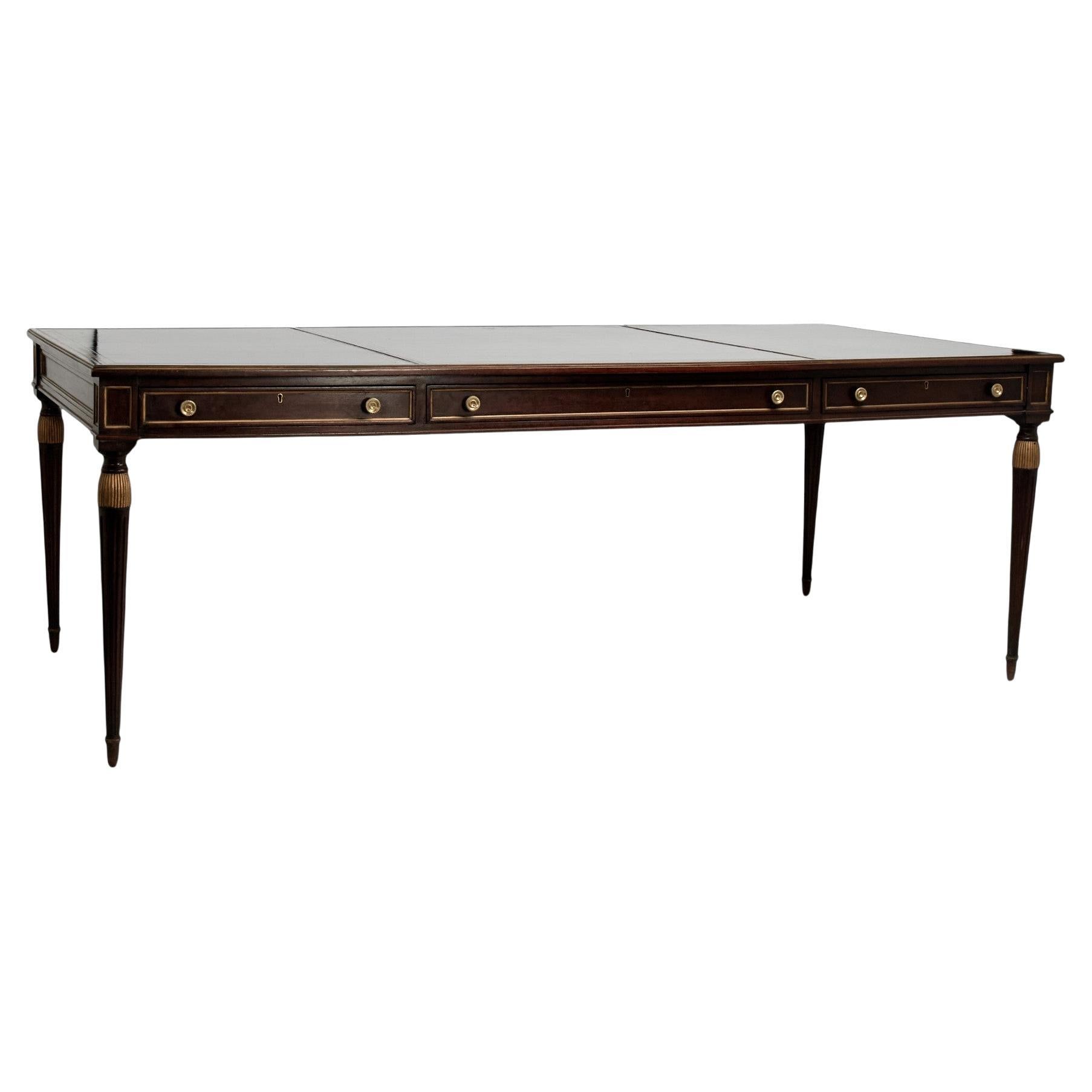 Ancien bureau ou table de bibliothèque anglais à dessus en cuir de style Regency en vente