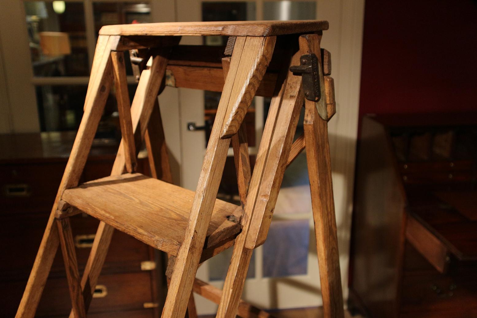 Antique English library staircase
Folding stairs in good and usable condition.
Made from pine
Origin: England
Period: circa 1919.
Size: H 155cm, D (folded out) 110cm, W 42cm.
 