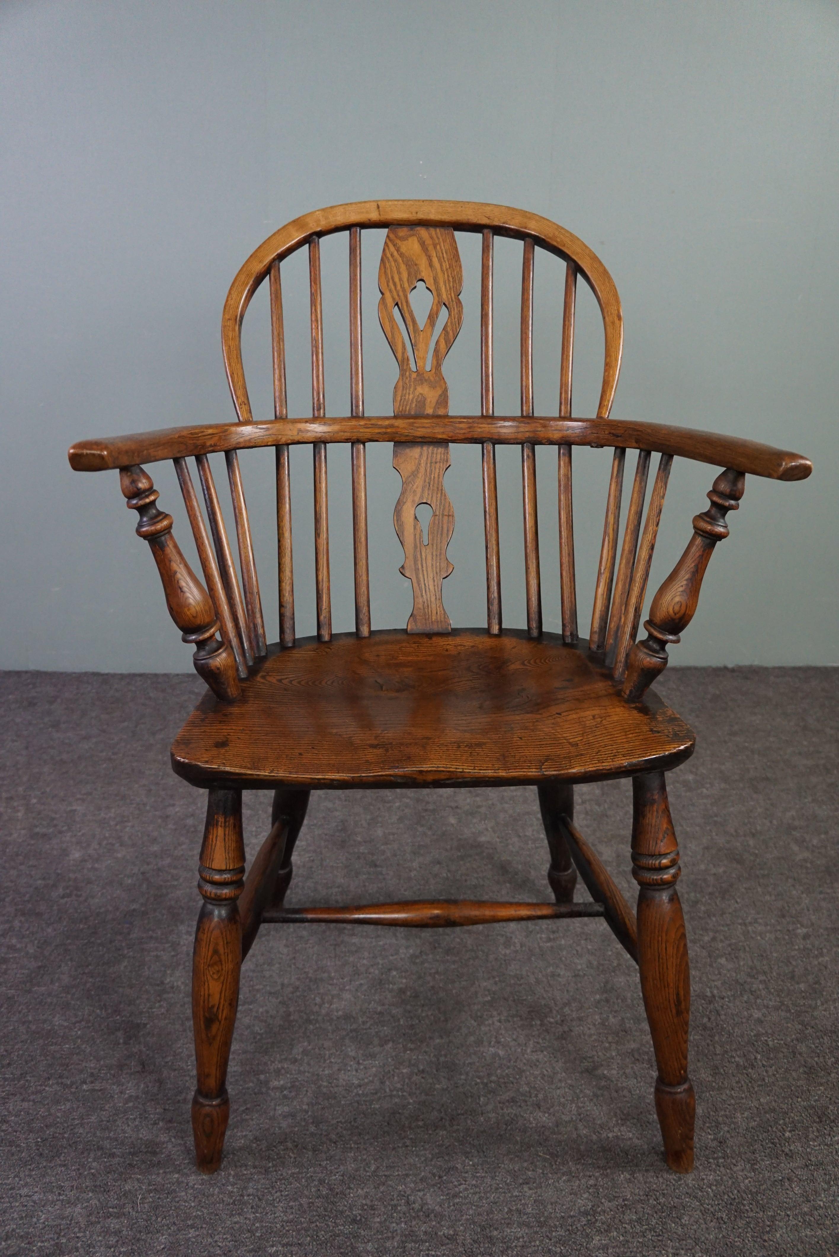 Hand-Crafted Antique English low back Windsor Armchair/armchair, 18th century For Sale