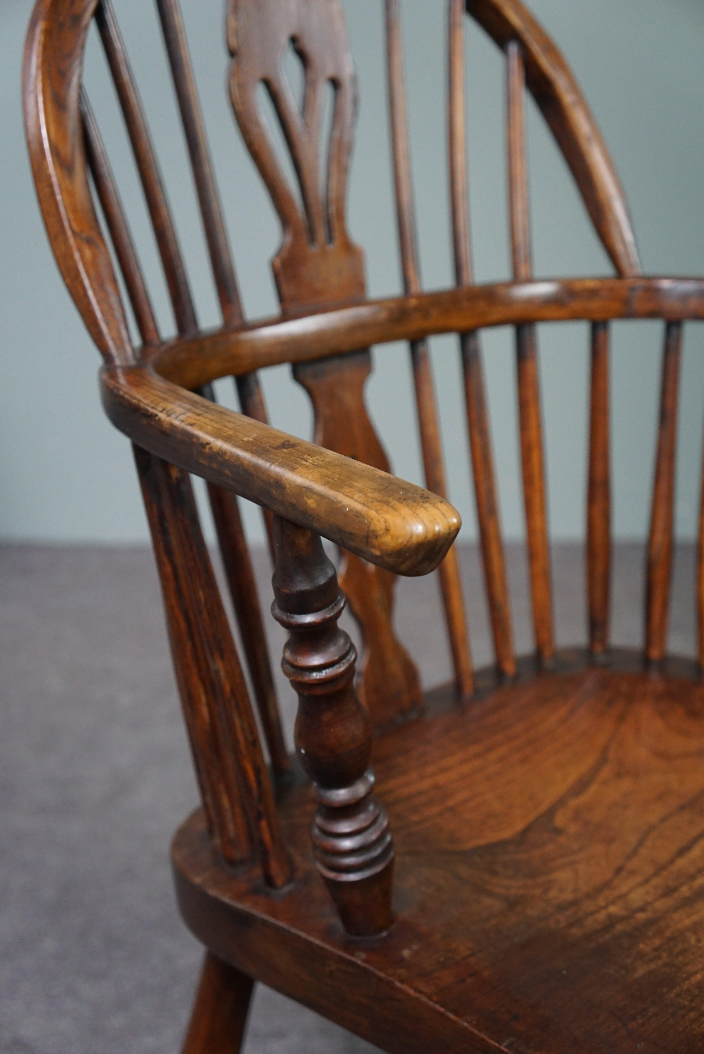 Antiker englischer Windsor-Sessel mit niedriger Rückenlehne, 18. Jahrhundert im Angebot 1