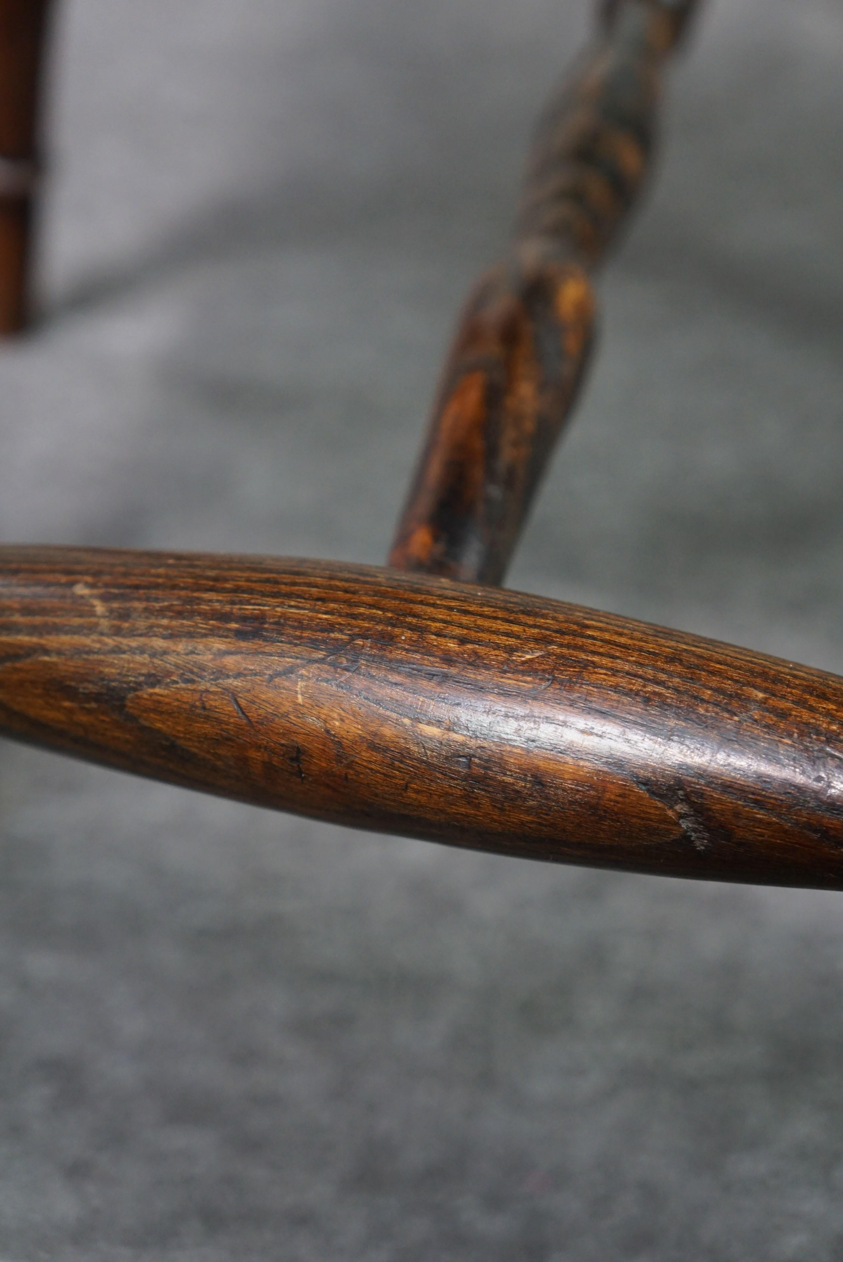 Antiker englischer Windsor-Sessel mit niedriger Rückenlehne, 18. Jahrhundert im Angebot 4
