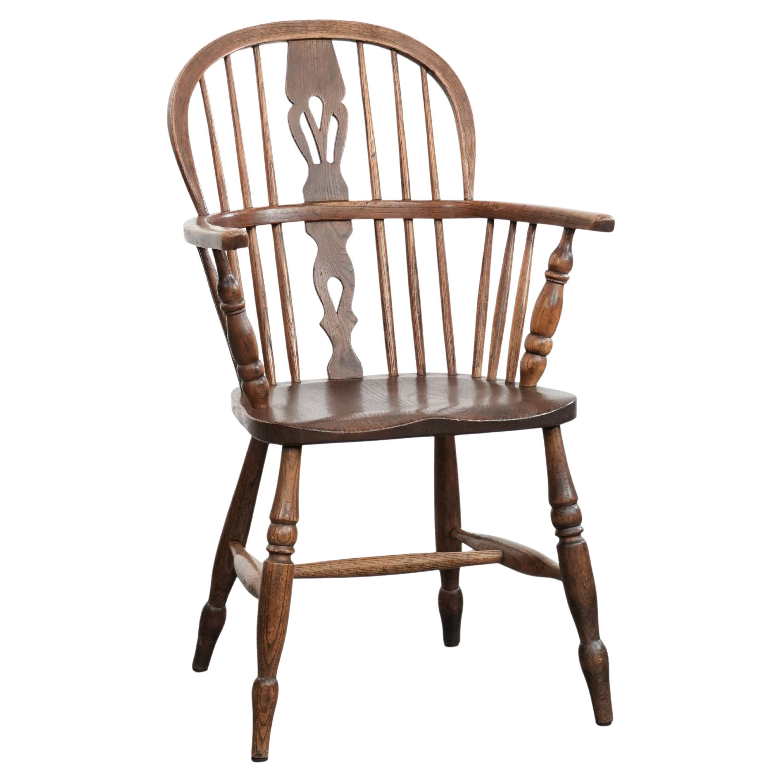 Antiker englischer Lowback Windsor Stuhl mit schöner Patina im Angebot