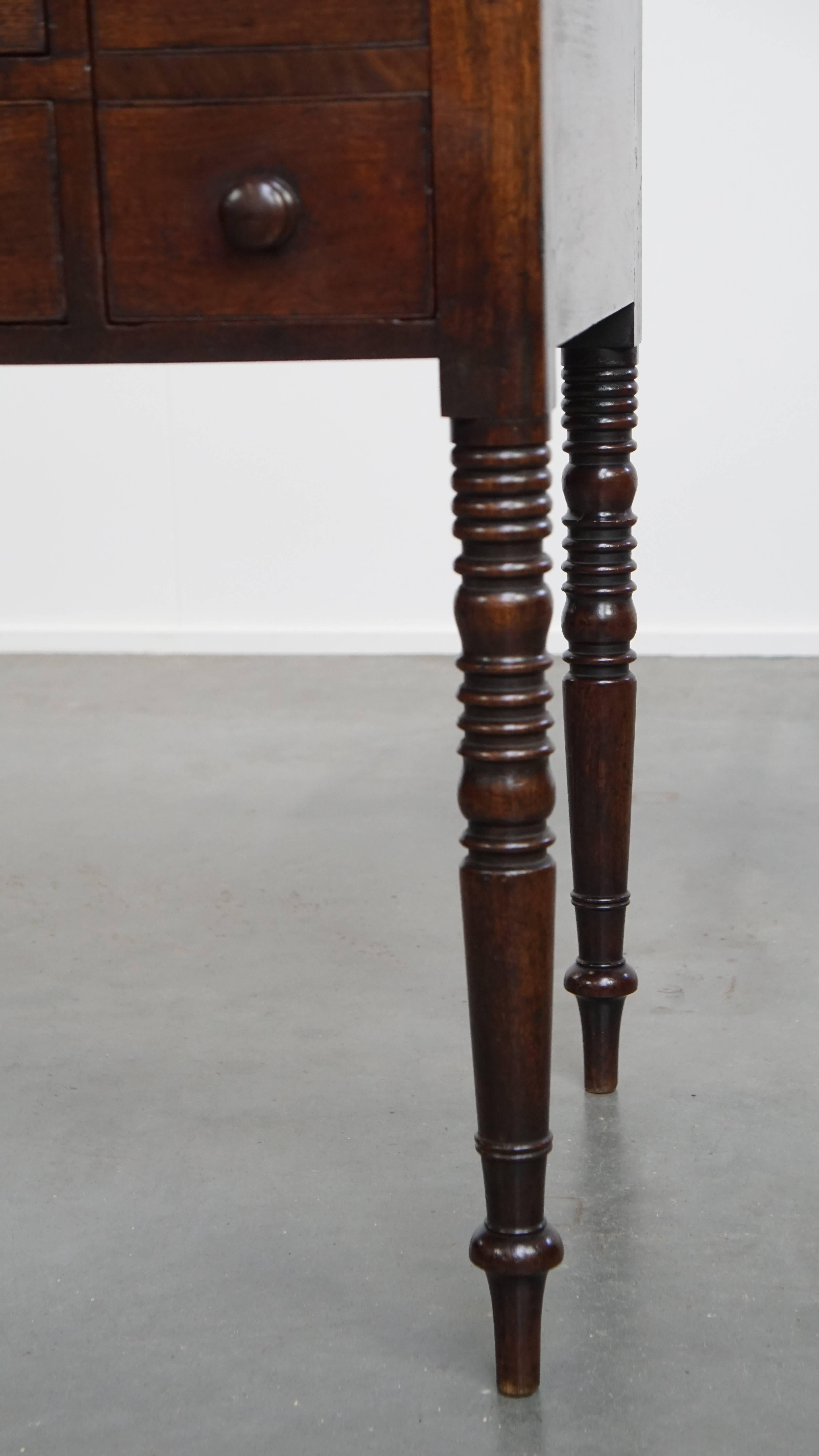 Ancienne table basse / table d'appoint anglaise du début du 19ème siècle en vente 4