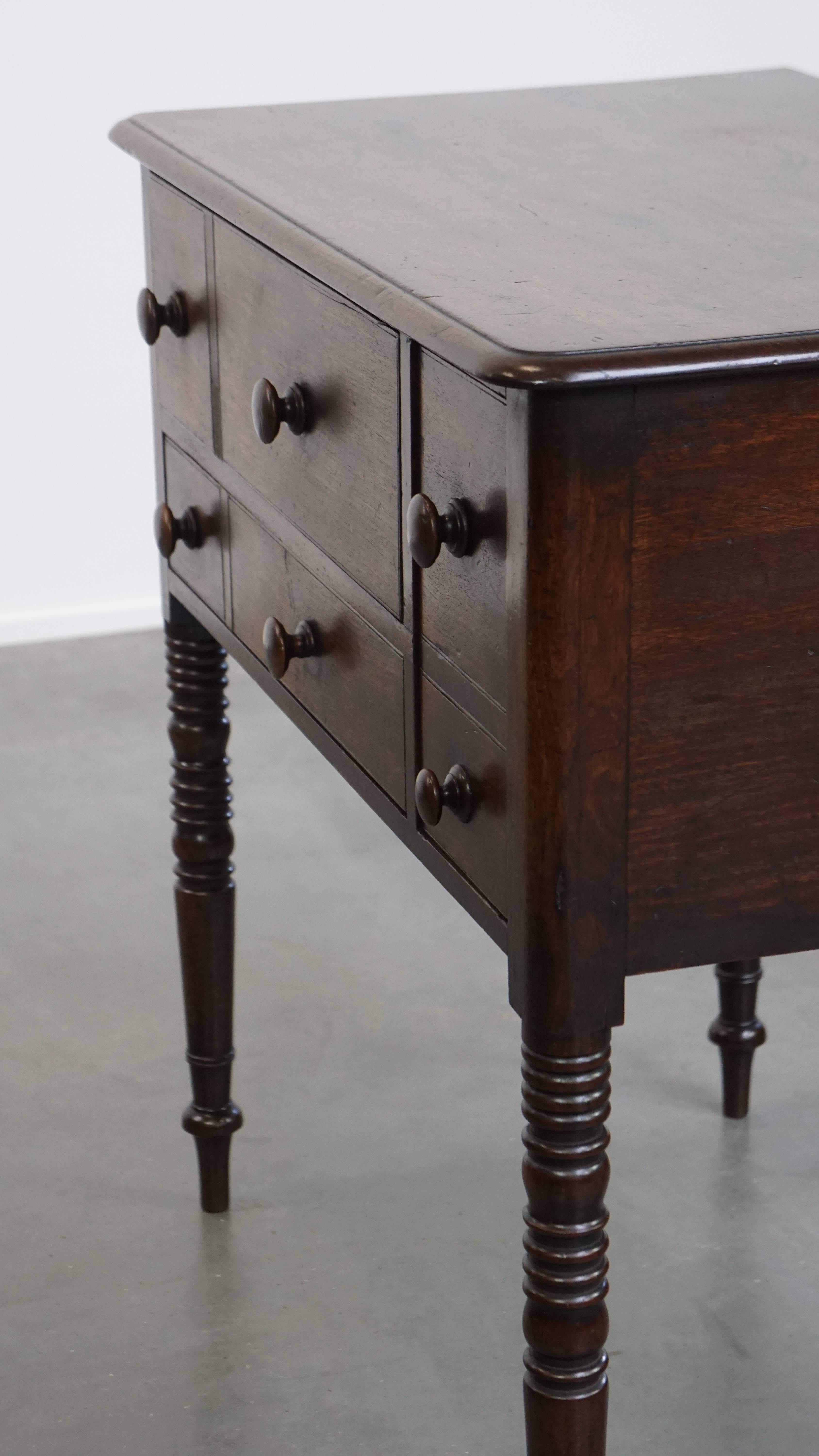 Ancienne table basse / table d'appoint anglaise du début du 19ème siècle en vente 5