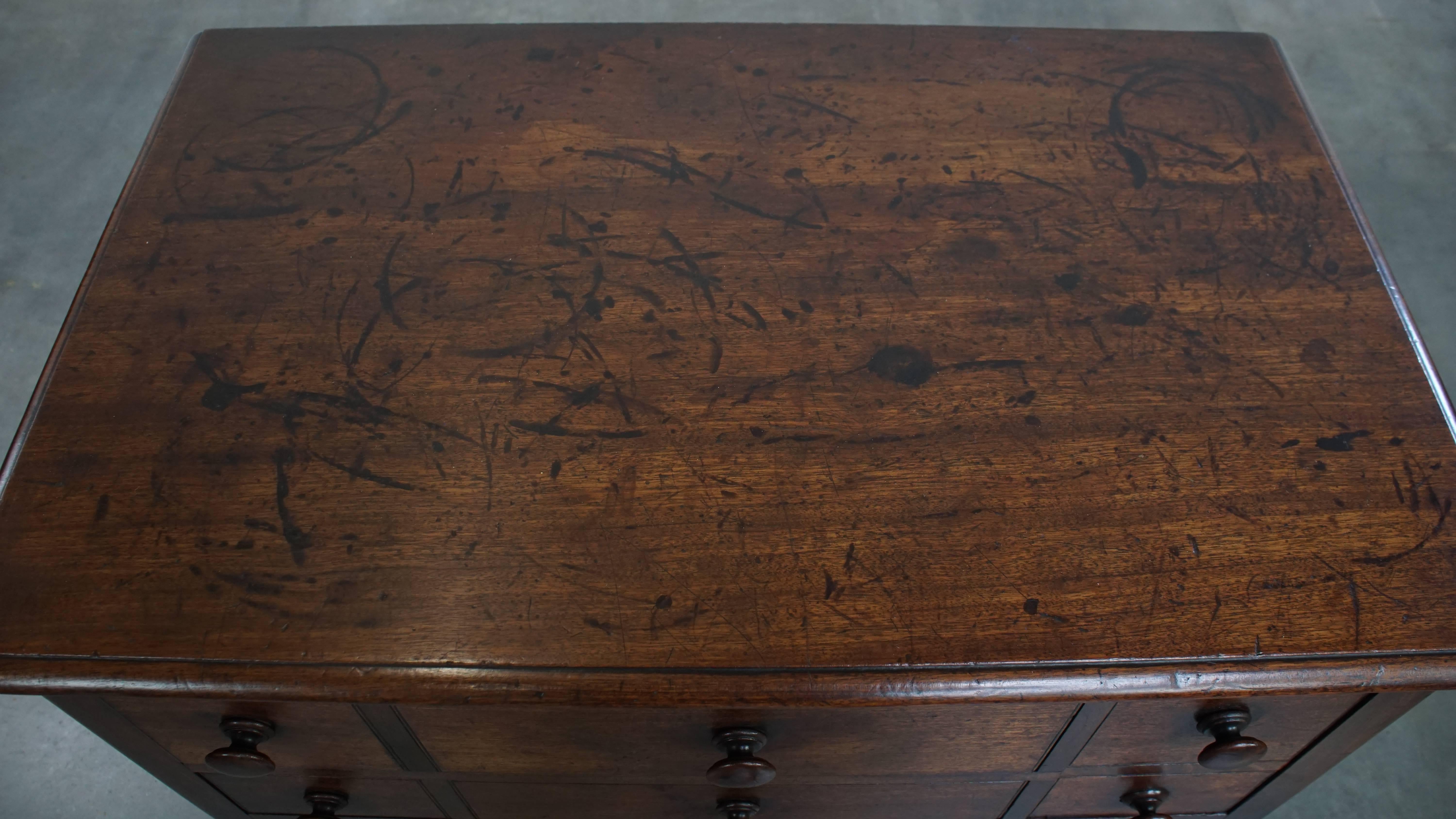 XIXe siècle Ancienne table basse / table d'appoint anglaise du début du 19ème siècle en vente