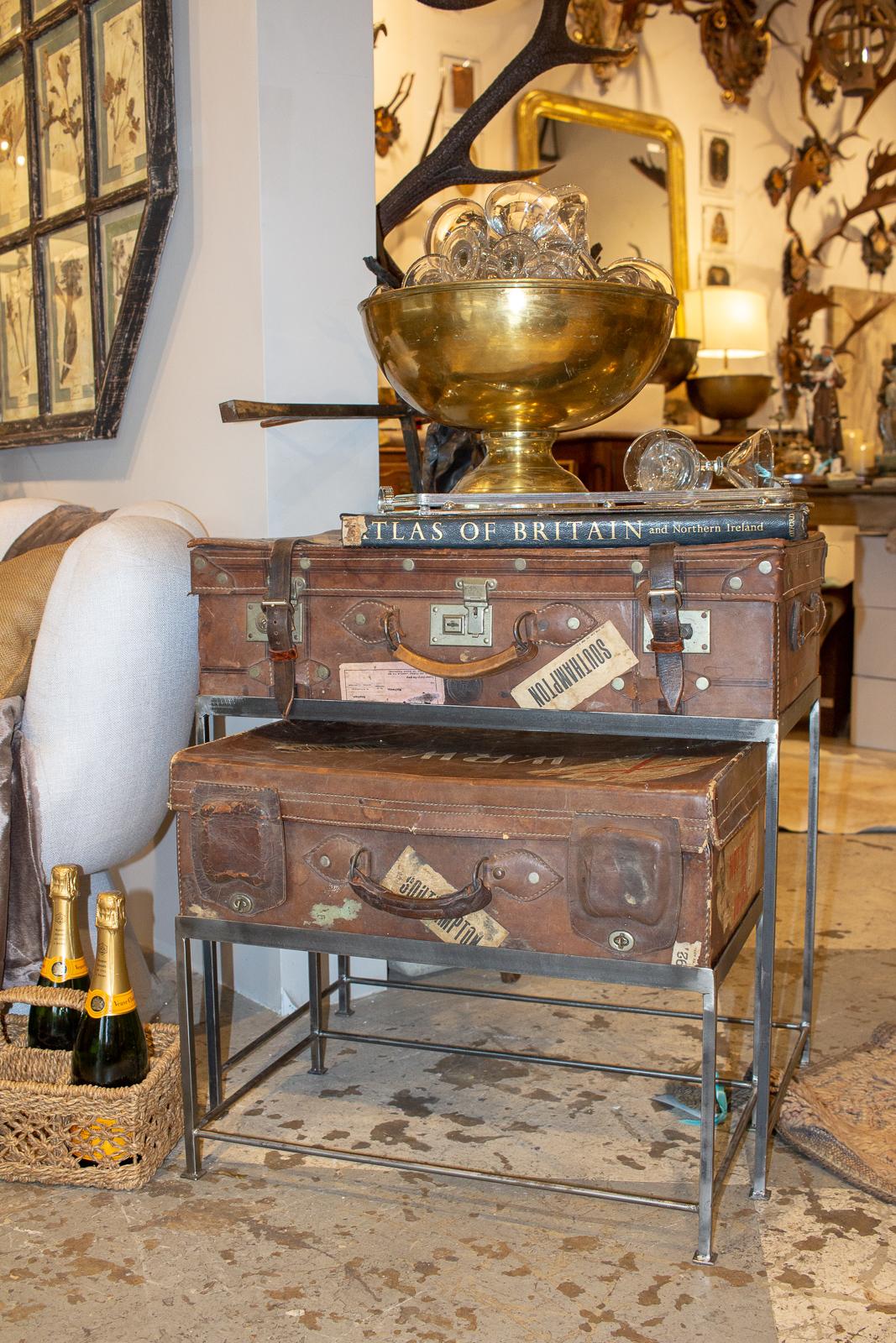 Antique English Luggage Nesting Table Pairing im Angebot 10