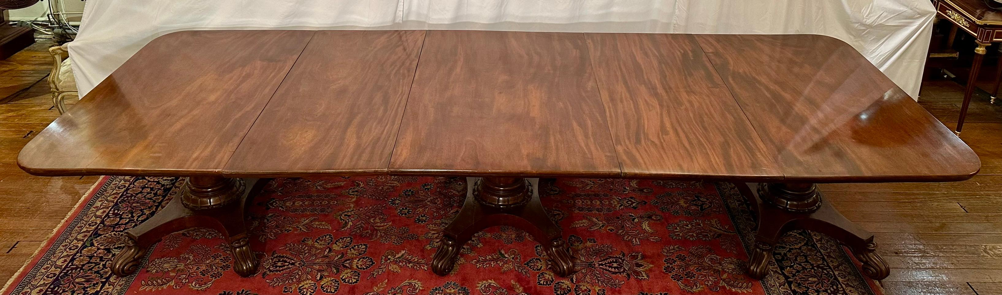 Antique English Mahogany 3 Pedestal Table, Circa 1890's. In Good Condition For Sale In New Orleans, LA