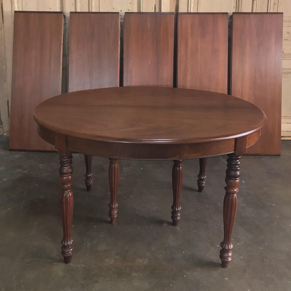 Antique English Mahogany Banquet Table with 5 Leaves 7