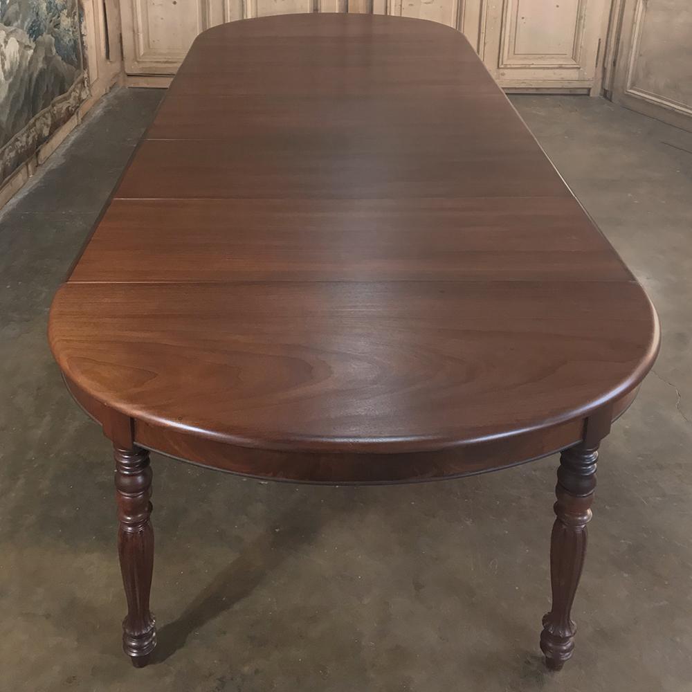 Hand-Crafted Antique English Mahogany Banquet Table with 5 Leaves