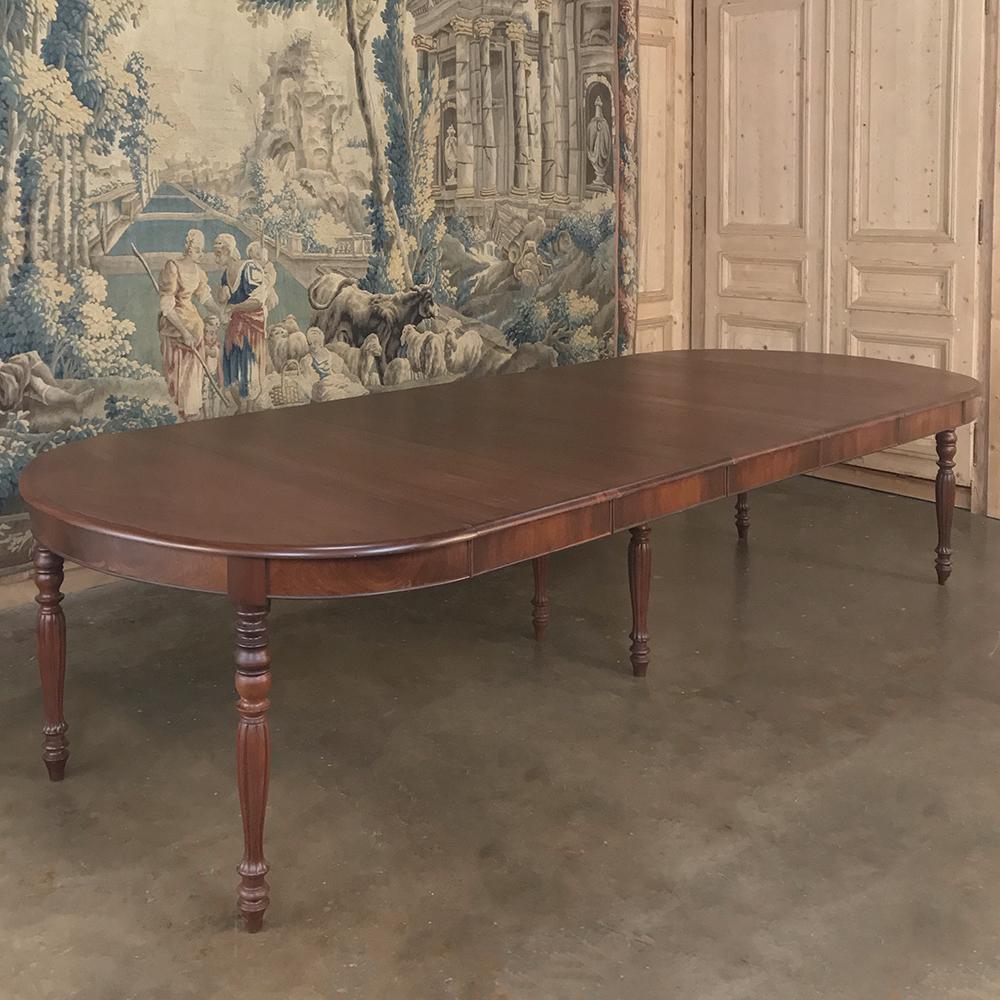 Antique English Mahogany Banquet Table with 5 Leaves In Good Condition In Dallas, TX