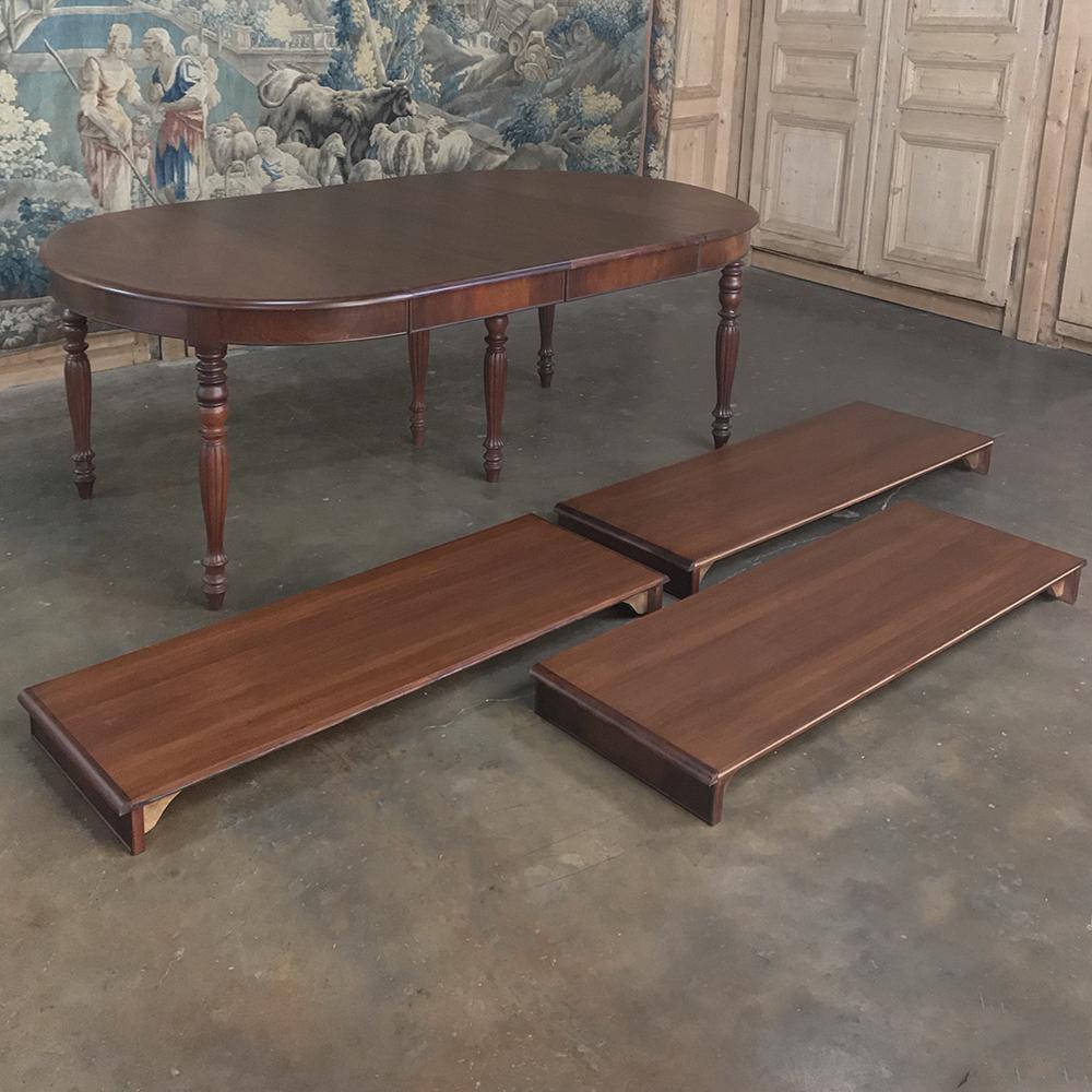 Antique English Mahogany Banquet Table with 5 Leaves 2